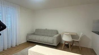 Möbliertes 1-Zimmer-Studio mit Neubau-Komfort in Fahrweid