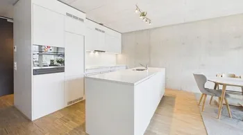 Helle 4.5-Zi.-Maisonette mit Aussenbereich in Zürich mieten
