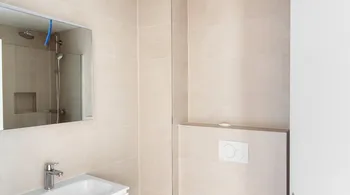 Moderne 2.5-Zimmer-Wohnung mit Regendusche in Aarwangen