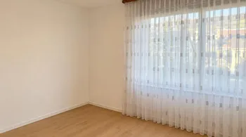 Helle 4.5-Zimmerwohnung mit Balkon und Aussicht in Schöfflisdorf