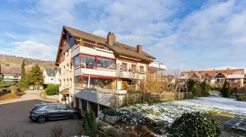 Helle 4.5-Zimmerwohnung mit Balkon und Aussicht in Schöfflisdorf