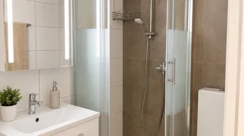 Helle 4.5-Zimmerwohnung mit Balkon und Aussicht in Schöfflisdorf