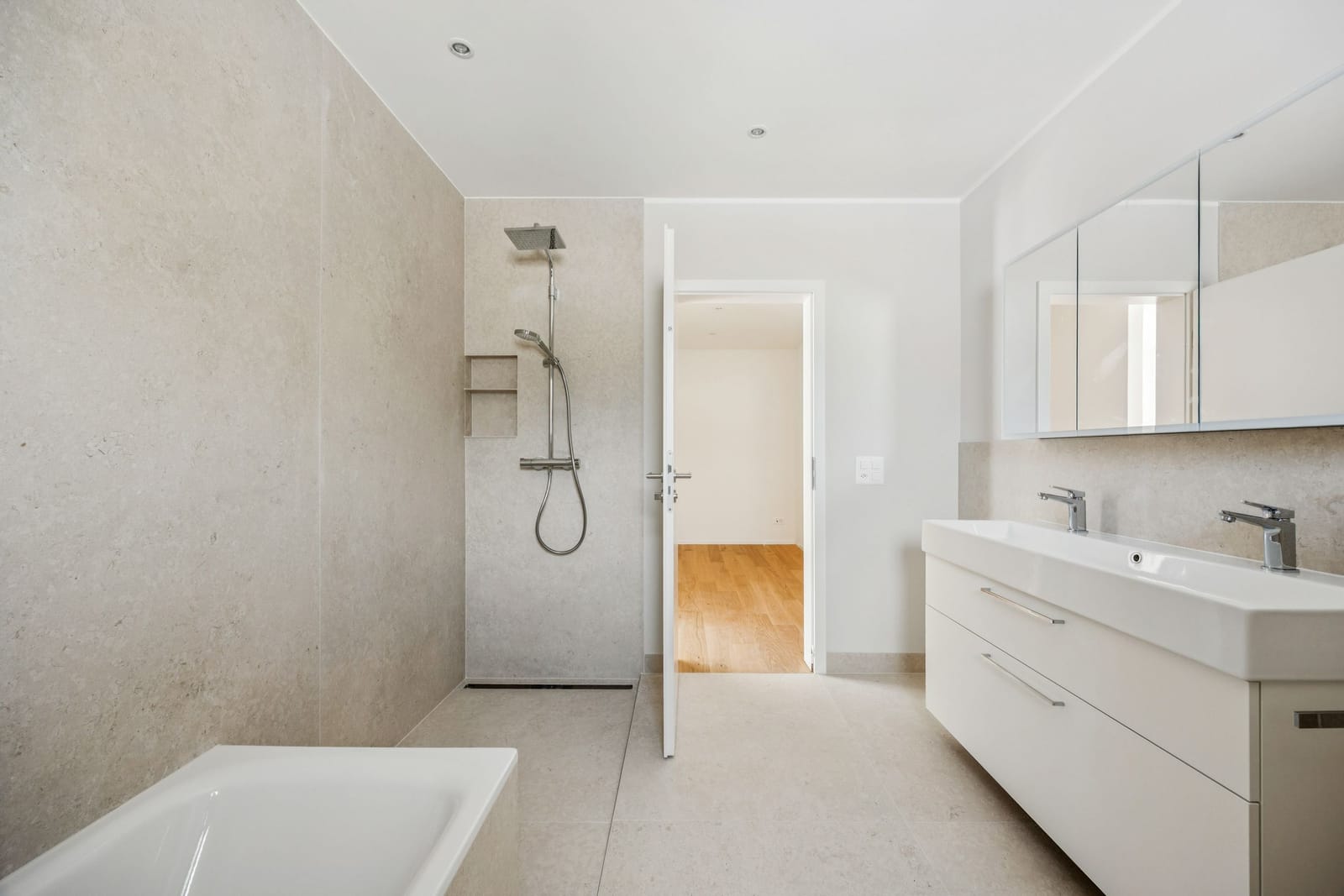 Grosszügige 4.5-Zimmer-Wohnung an sonniger Hanglage — Ansicht 19