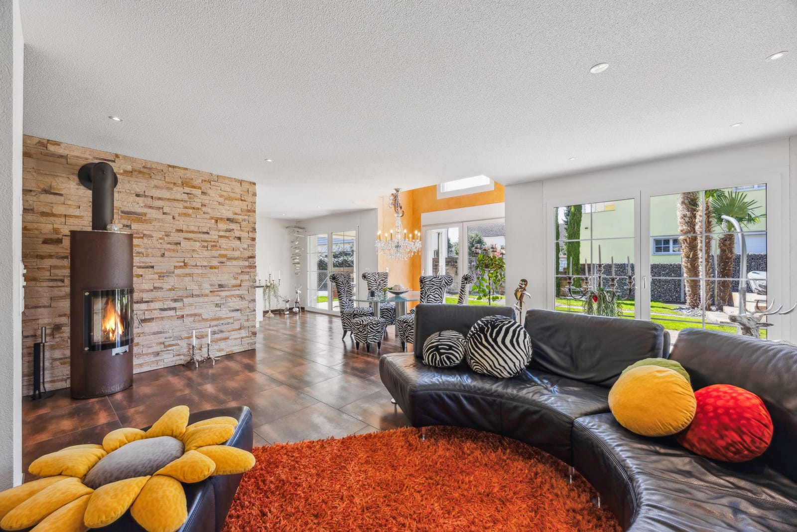 Gepflegtes Einfamilienhaus in Suhr – ruhige Wohnlage, modernes Ambiente und durchdachte Architektur — Ansicht 3