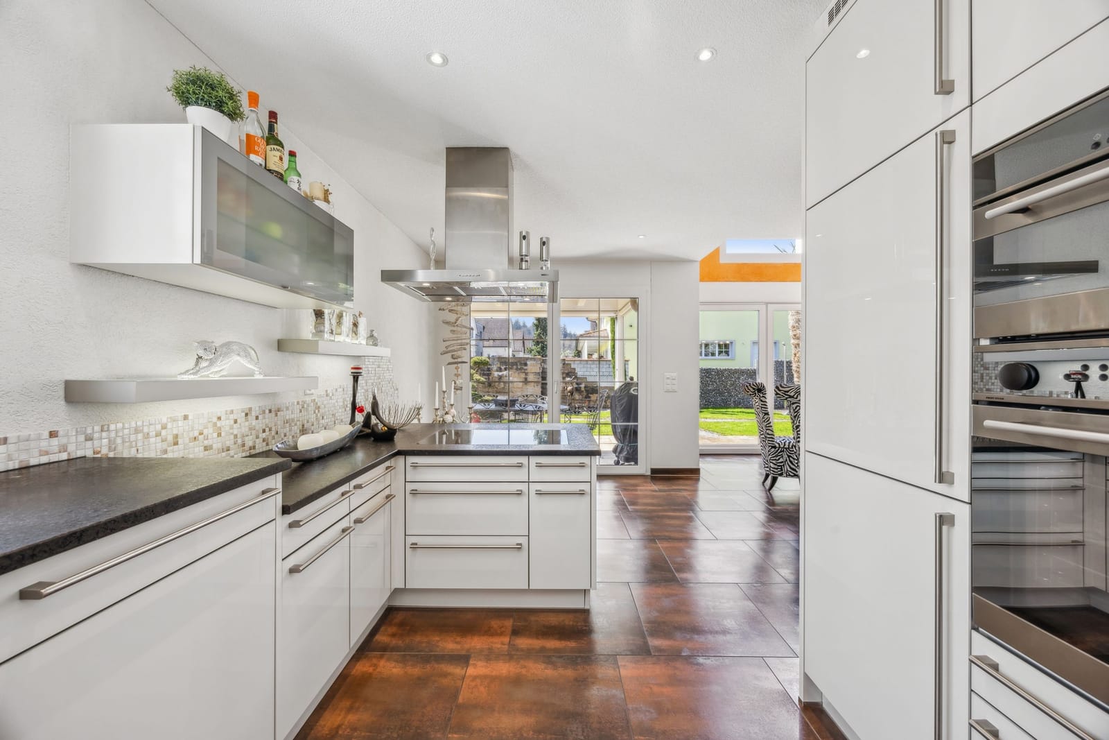 Gepflegtes Einfamilienhaus in Suhr – ruhige Wohnlage, modernes Ambiente und durchdachte Architektur — Ansicht 21