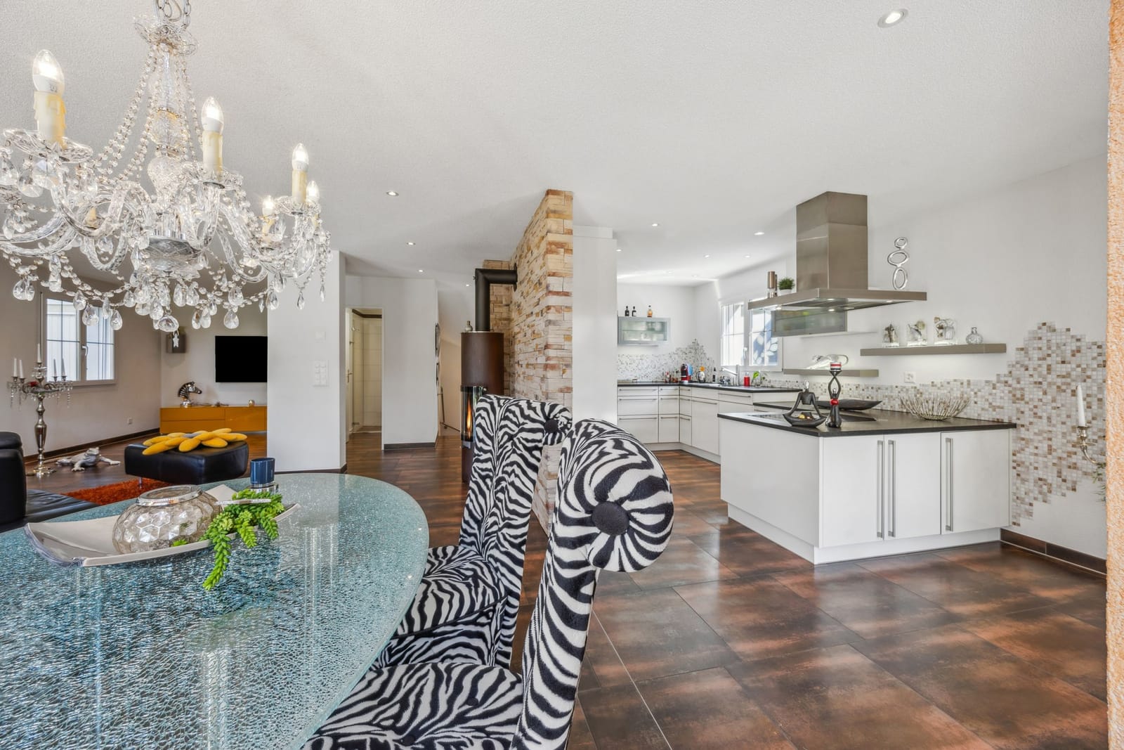 Gepflegtes Einfamilienhaus in Suhr – ruhige Wohnlage, modernes Ambiente und durchdachte Architektur — Ansicht 17