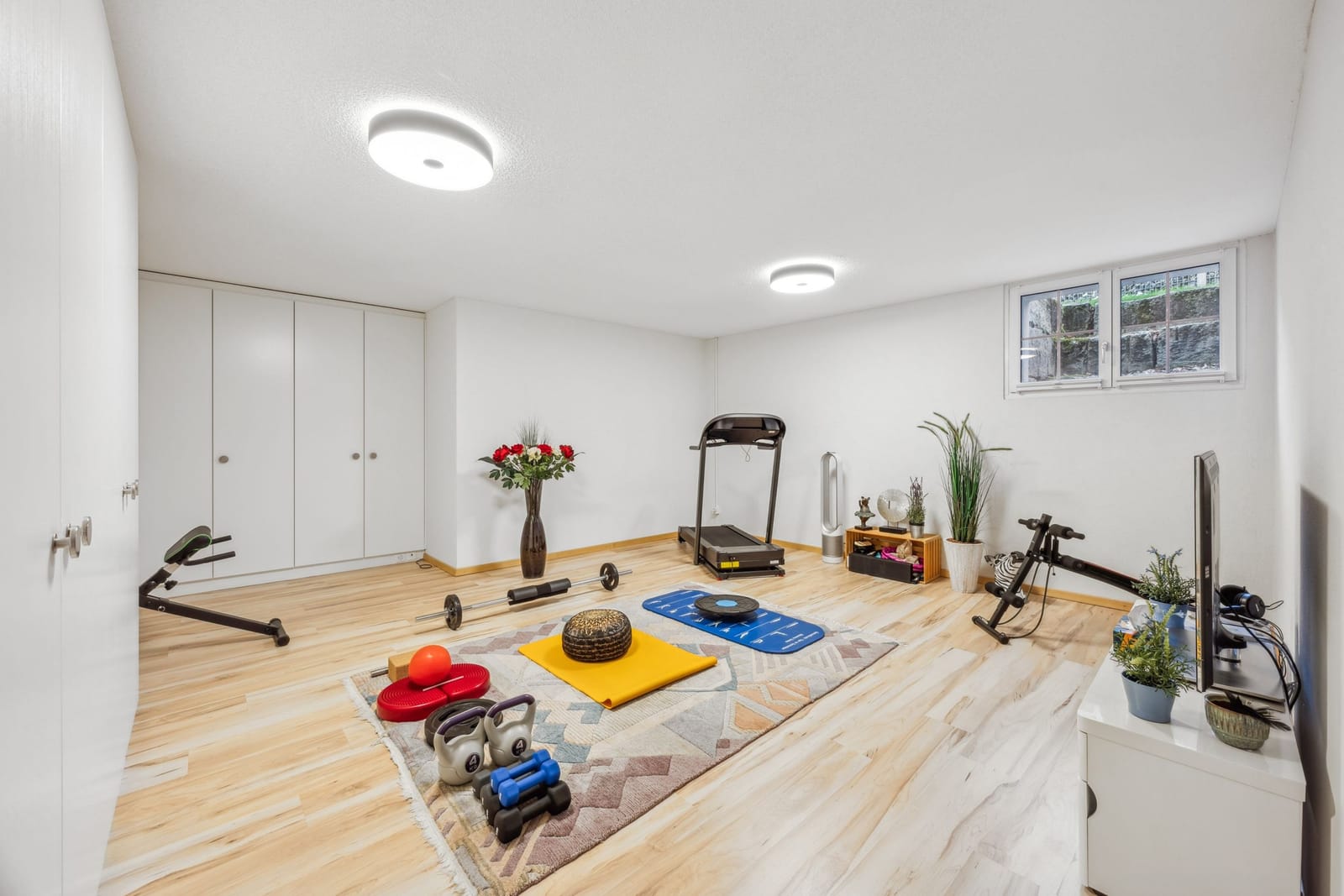 Gepflegtes Einfamilienhaus in Suhr – ruhige Wohnlage, modernes Ambiente und durchdachte Architektur — Ansicht 10