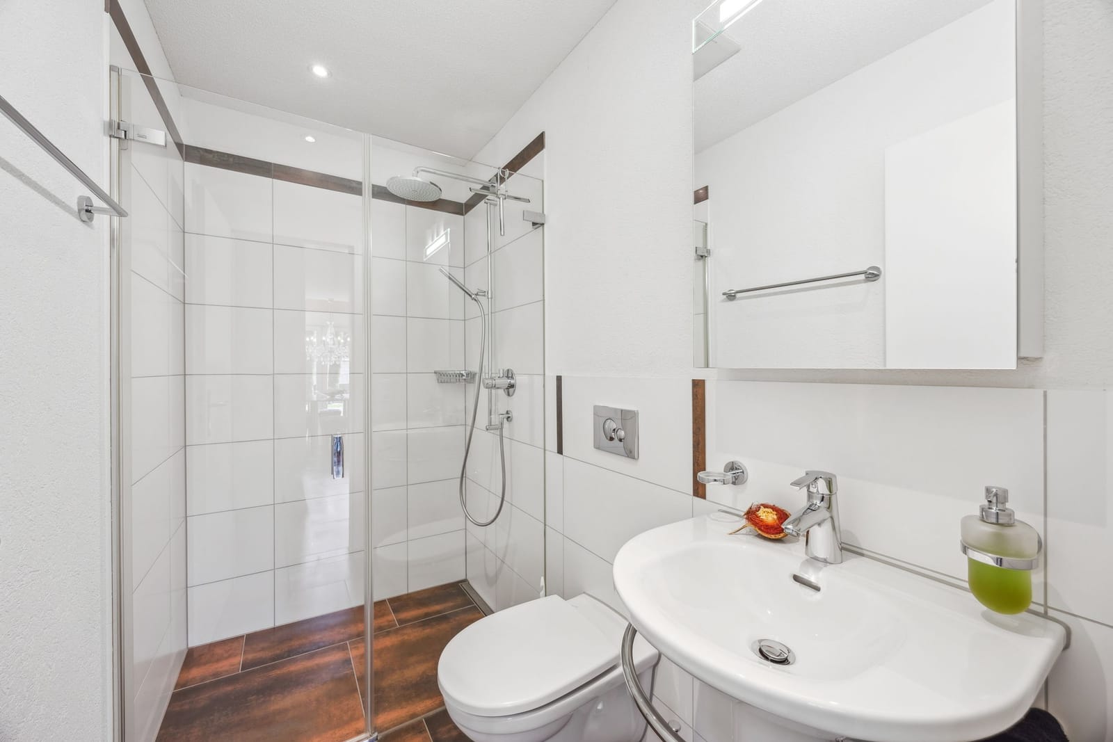 Gepflegtes Einfamilienhaus in Suhr – ruhige Wohnlage, modernes Ambiente und durchdachte Architektur — Ansicht 9