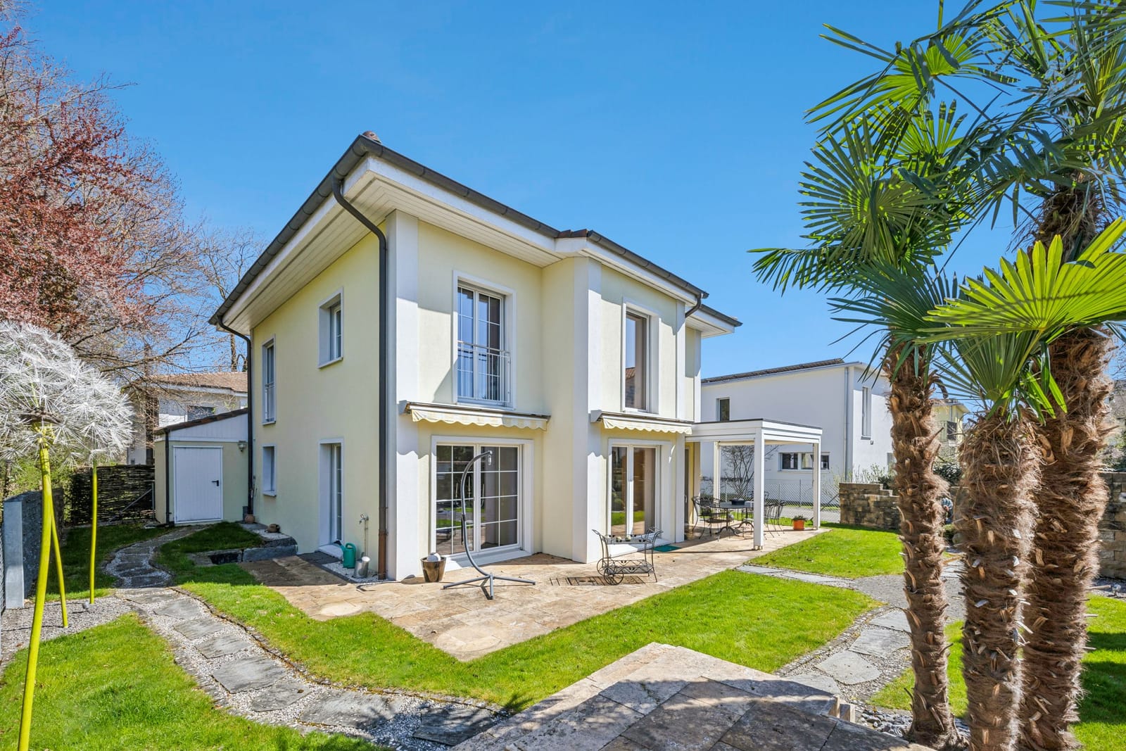 Gepflegtes Einfamilienhaus in Suhr – ruhige Wohnlage, modernes Ambiente und durchdachte Architektur — Ansicht 2