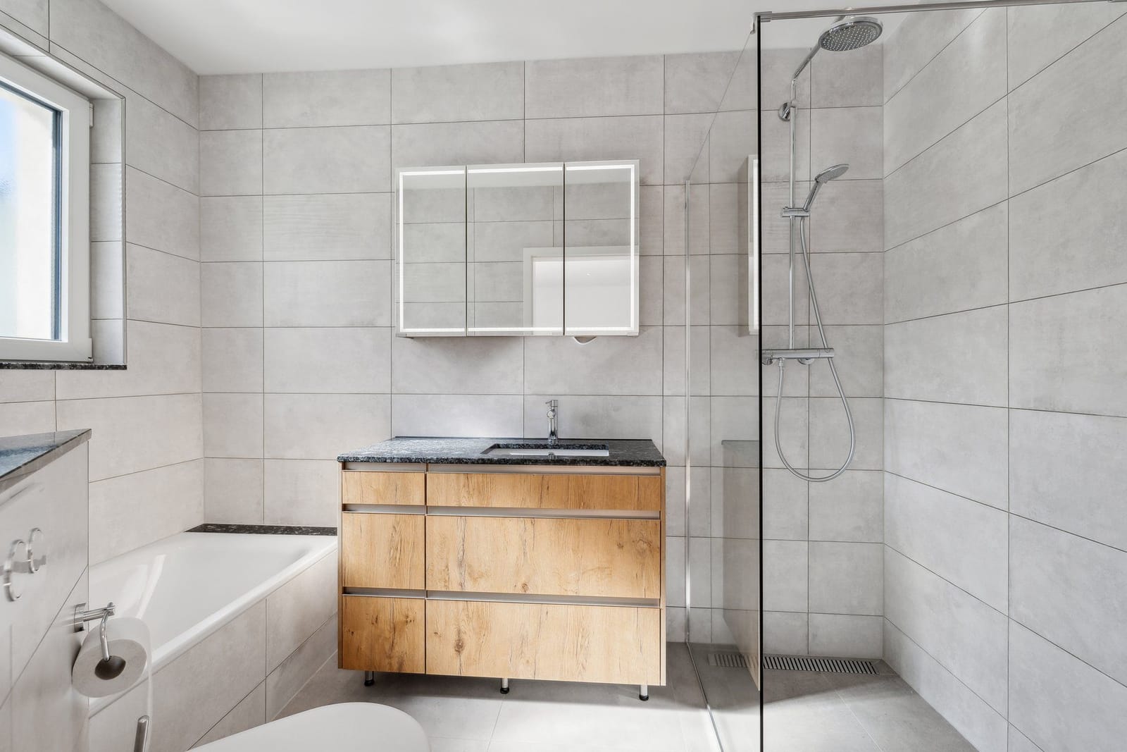 Stilvolles Wohnen: 5.5-Zimmer-Doppelhaus mit Wintergarten — Ansicht 6