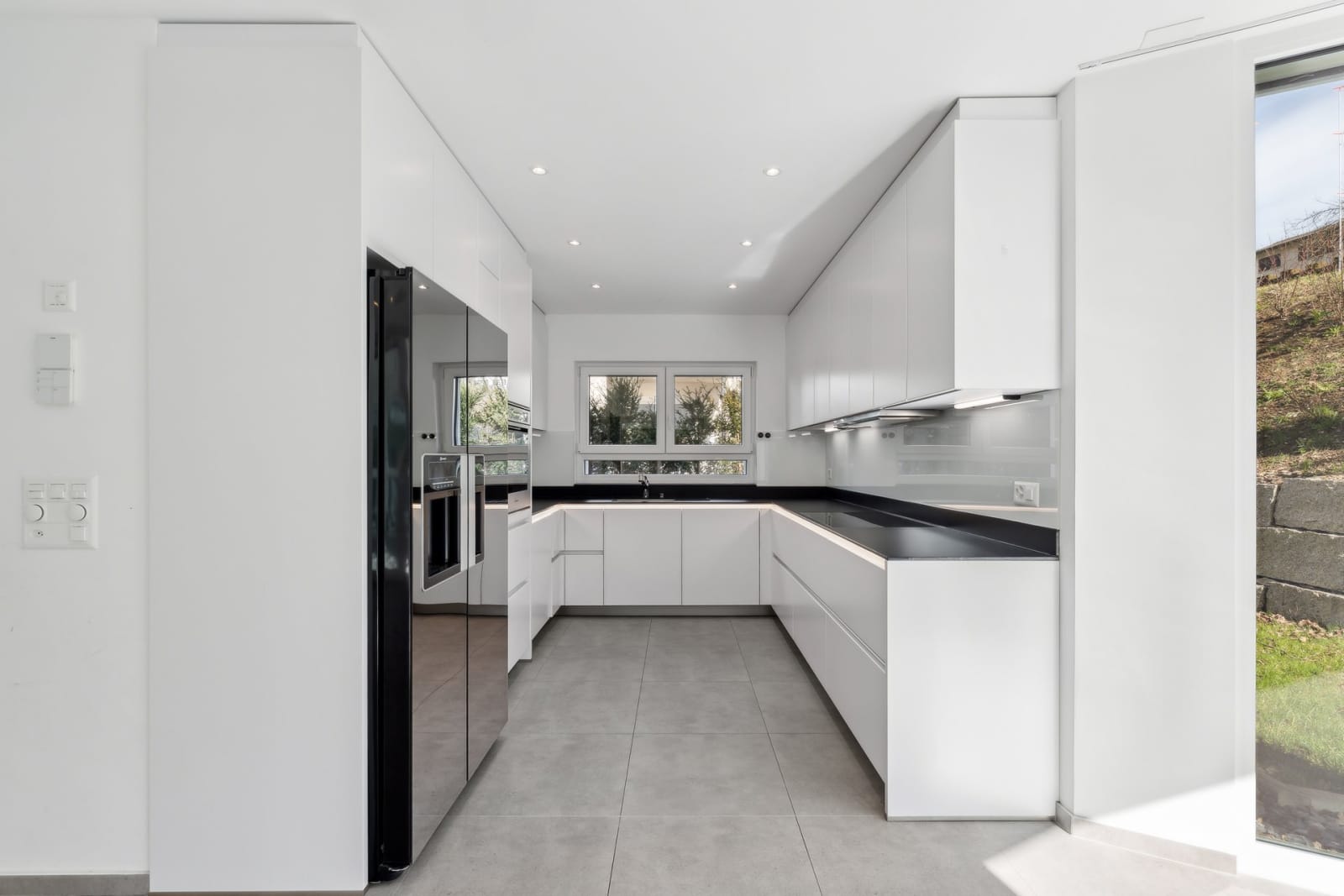 Stilvolles Wohnen: 5.5-Zimmer-Doppelhaus mit Wintergarten — Ansicht 4