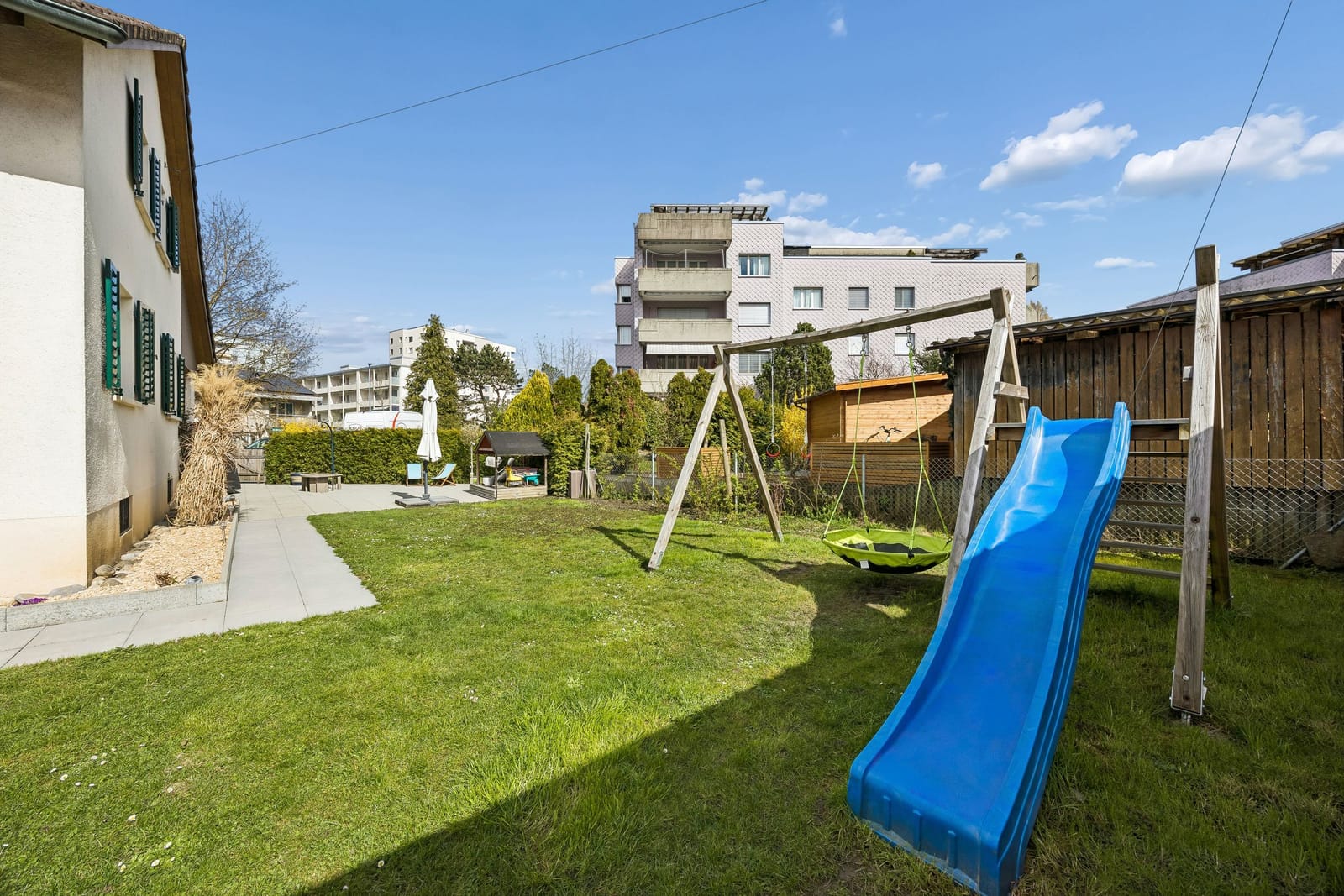 Einfamilienhaus mit Gartenidylle, grossem Aussenbereich und spannendem Ausbaupotenzial — Ansicht 10