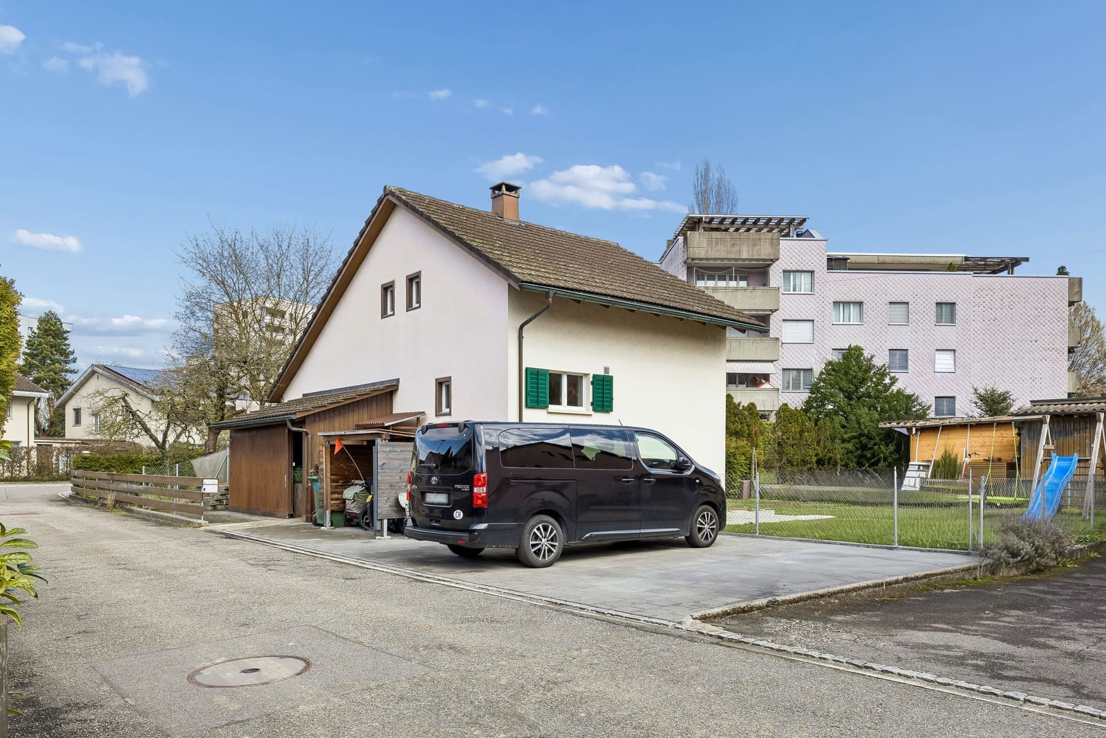 Einfamilienhaus mit Gartenidylle, grossem Aussenbereich und spannendem Ausbaupotenzial — Ansicht 11