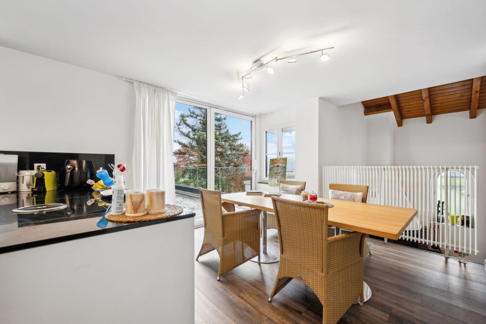 Exklusives Wohnen mit Aussicht: Einfamilienhaus mit Einliegerwohnung — Ansicht 5