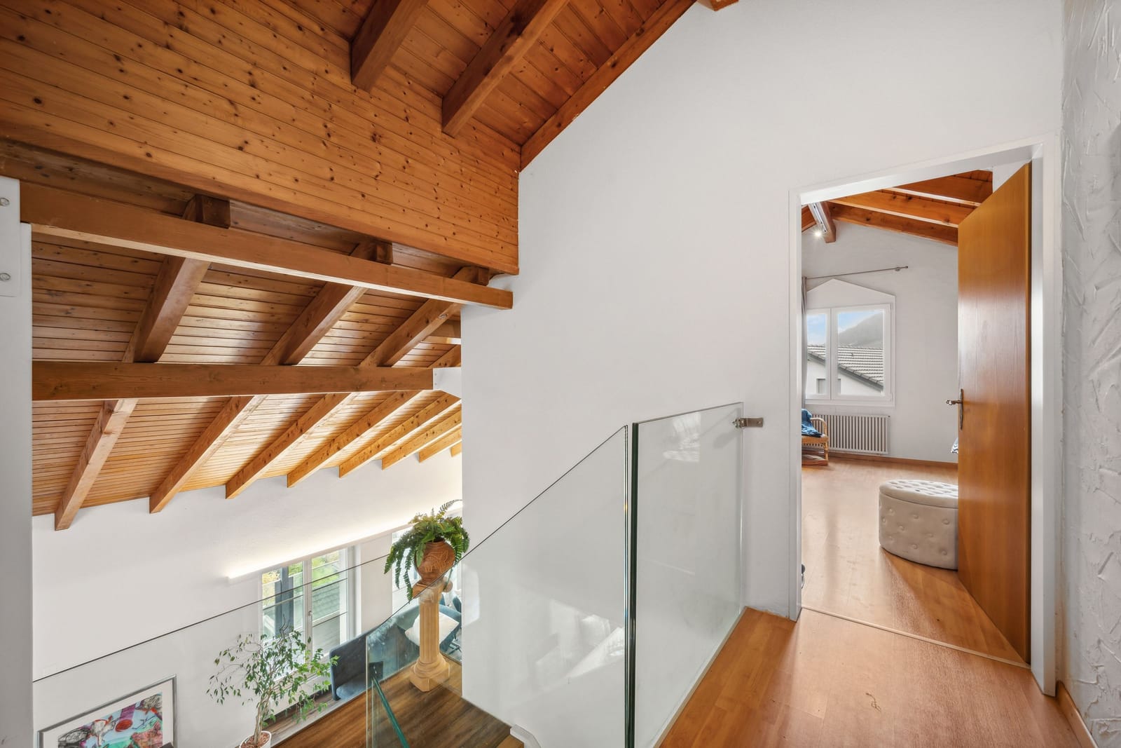 Exklusives Wohnen mit Aussicht: Einfamilienhaus mit Einliegerwohnung — Ansicht 10