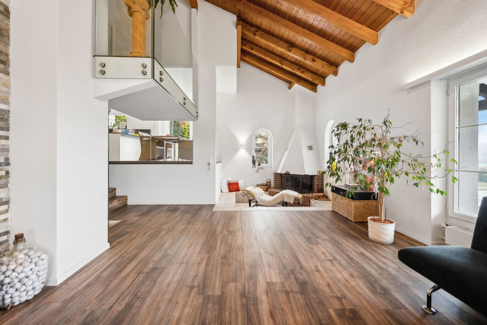 Exklusives Wohnen mit Aussicht: Einfamilienhaus mit Einliegerwohnung — Ansicht 2