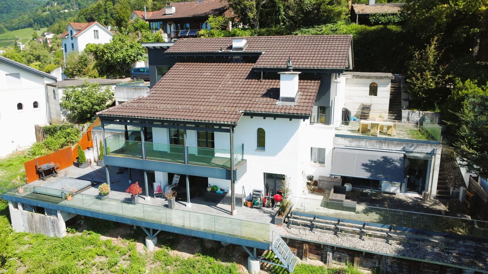 Exklusives Wohnen mit Aussicht: Einfamilienhaus mit Einliegerwohnung — Ansicht 12