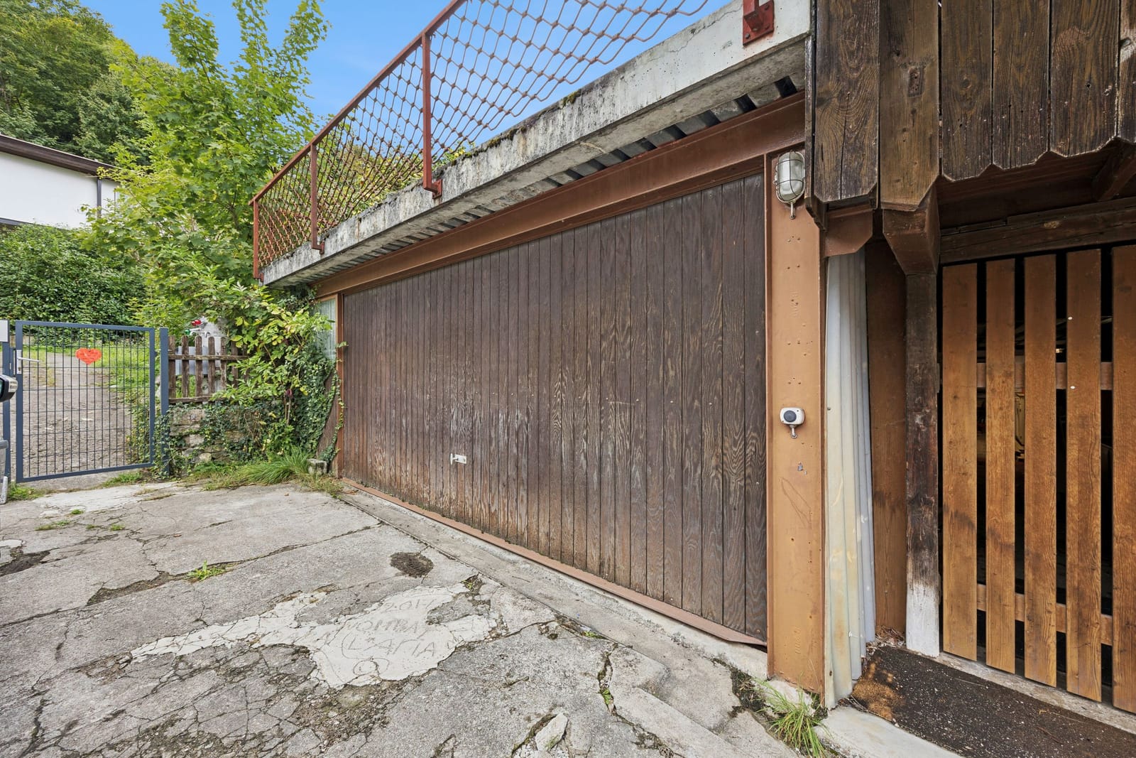 Grosszügiges 7-Zimmer-Haus in Leibstadt mit grosser Dachterrasse und viel Potenzial — Ansicht 21