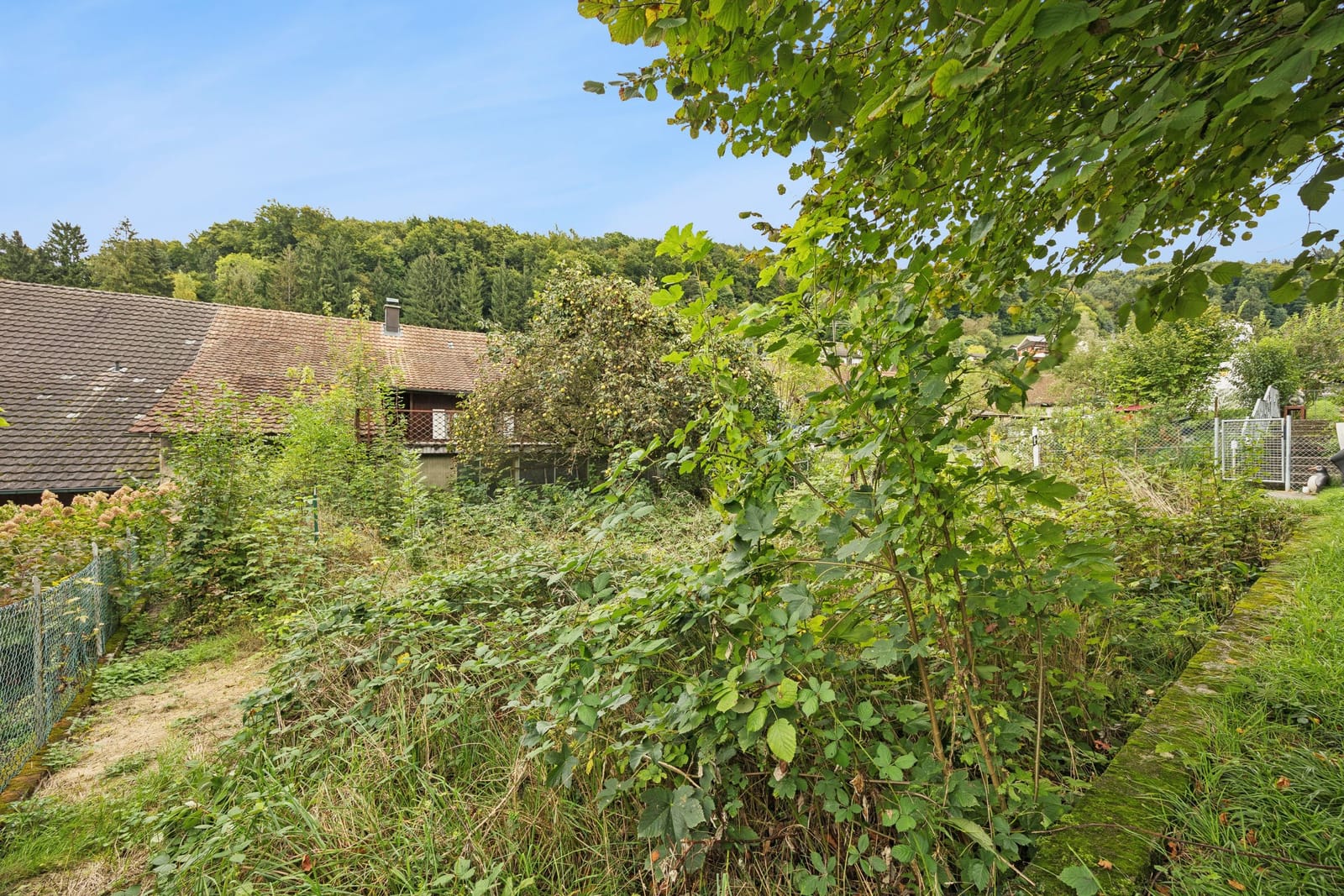 Grosszügiges 7-Zimmer-Haus in Leibstadt mit grosser Dachterrasse und viel Potenzial — Ansicht 23