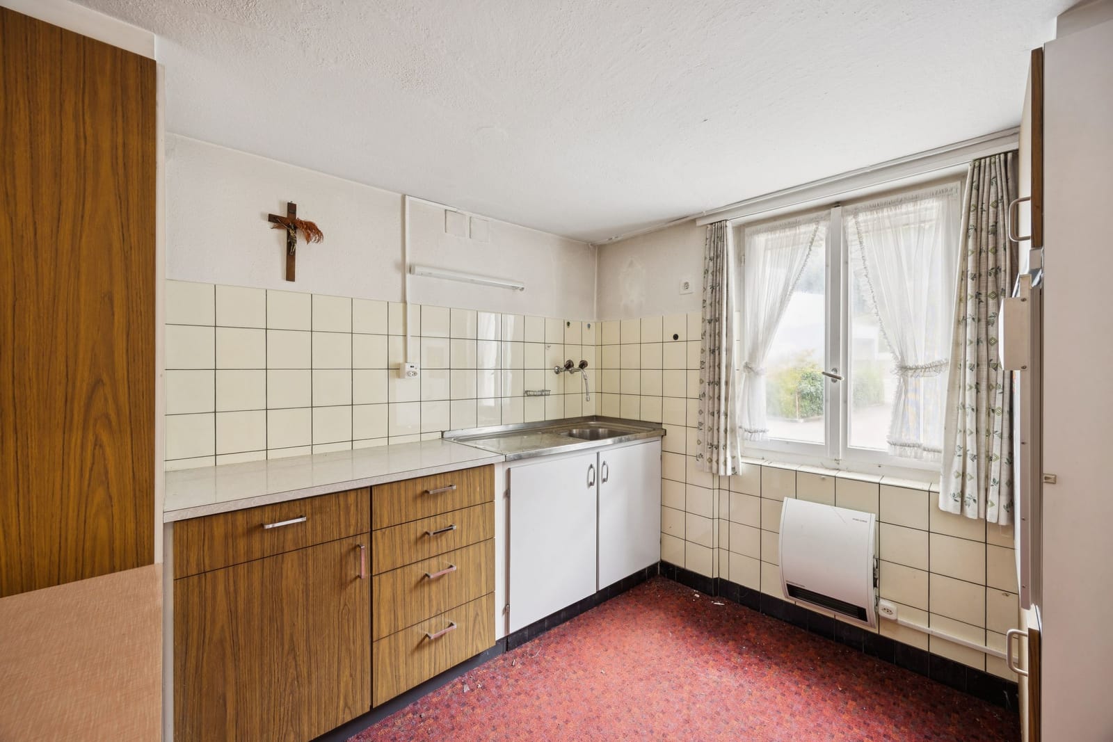 Grosszügiges 7-Zimmer-Haus in Leibstadt mit grosser Dachterrasse und viel Potenzial — Ansicht 11