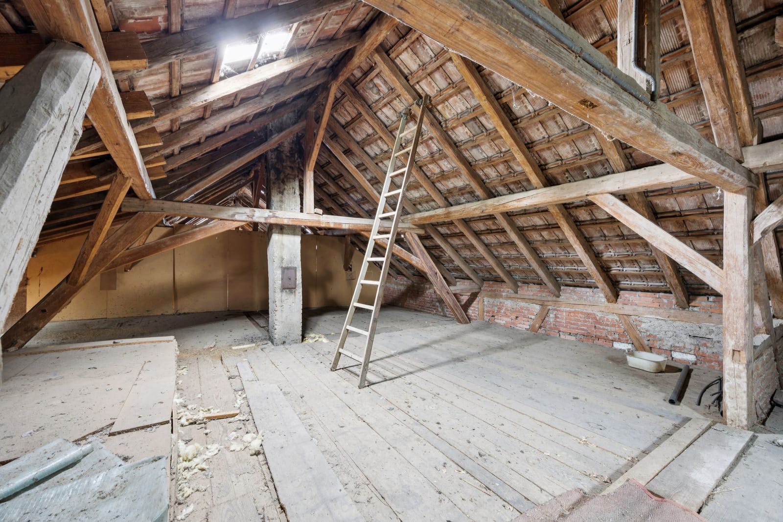Grosszügiges 7-Zimmer-Haus in Leibstadt mit grosser Dachterrasse und viel Potenzial — Ansicht 20