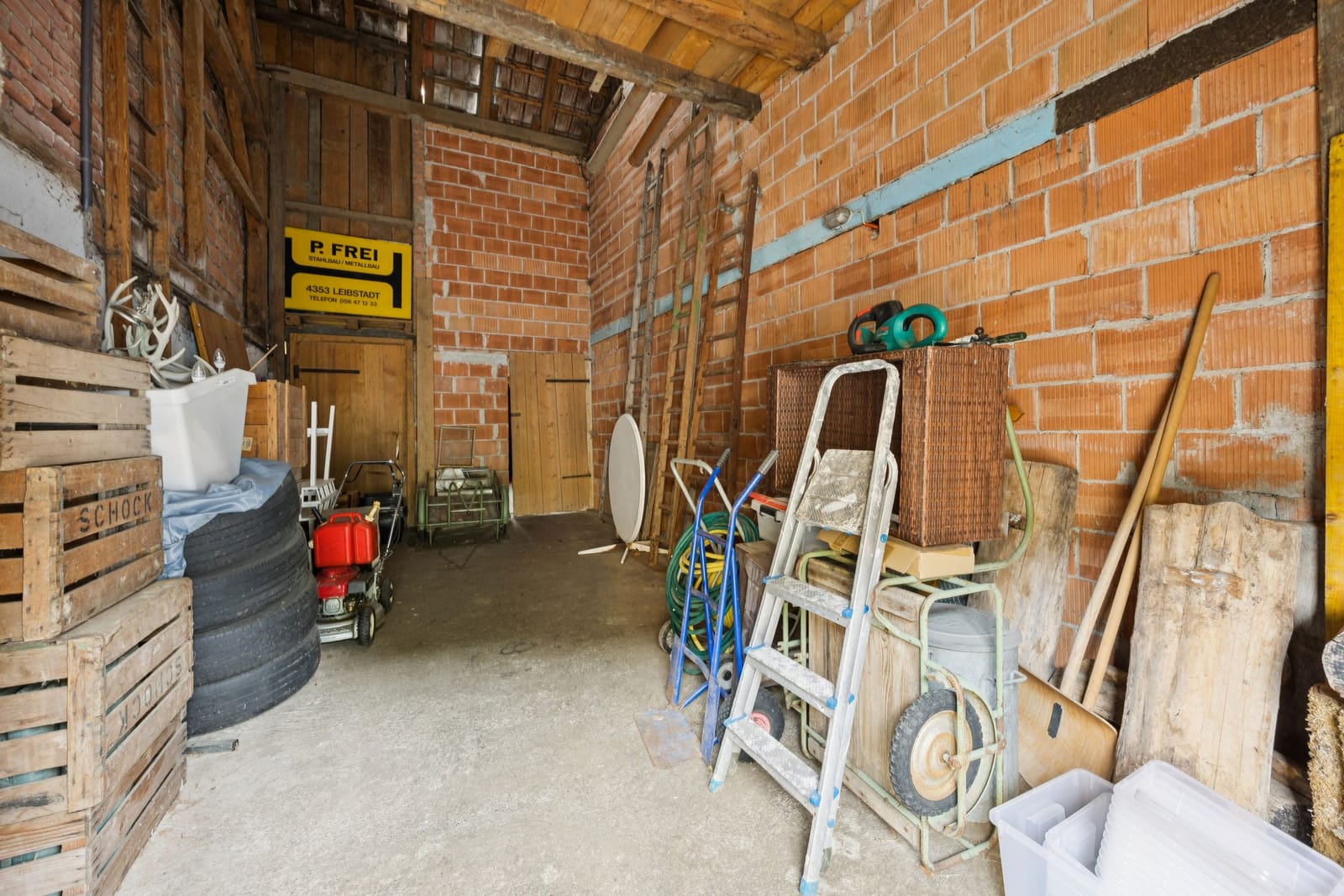Grosszügiges 7-Zimmer-Haus in Leibstadt mit grosser Dachterrasse und viel Potenzial — Ansicht 13