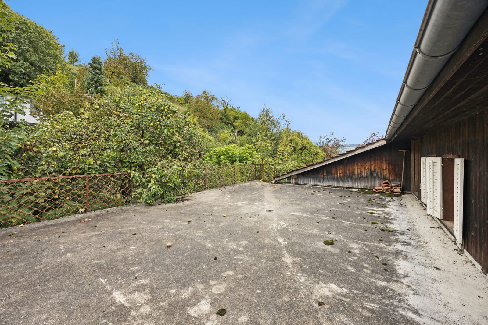 Grosszügiges 7-Zimmer-Haus in Leibstadt mit grosser Dachterrasse und viel Potenzial — Ansicht 18