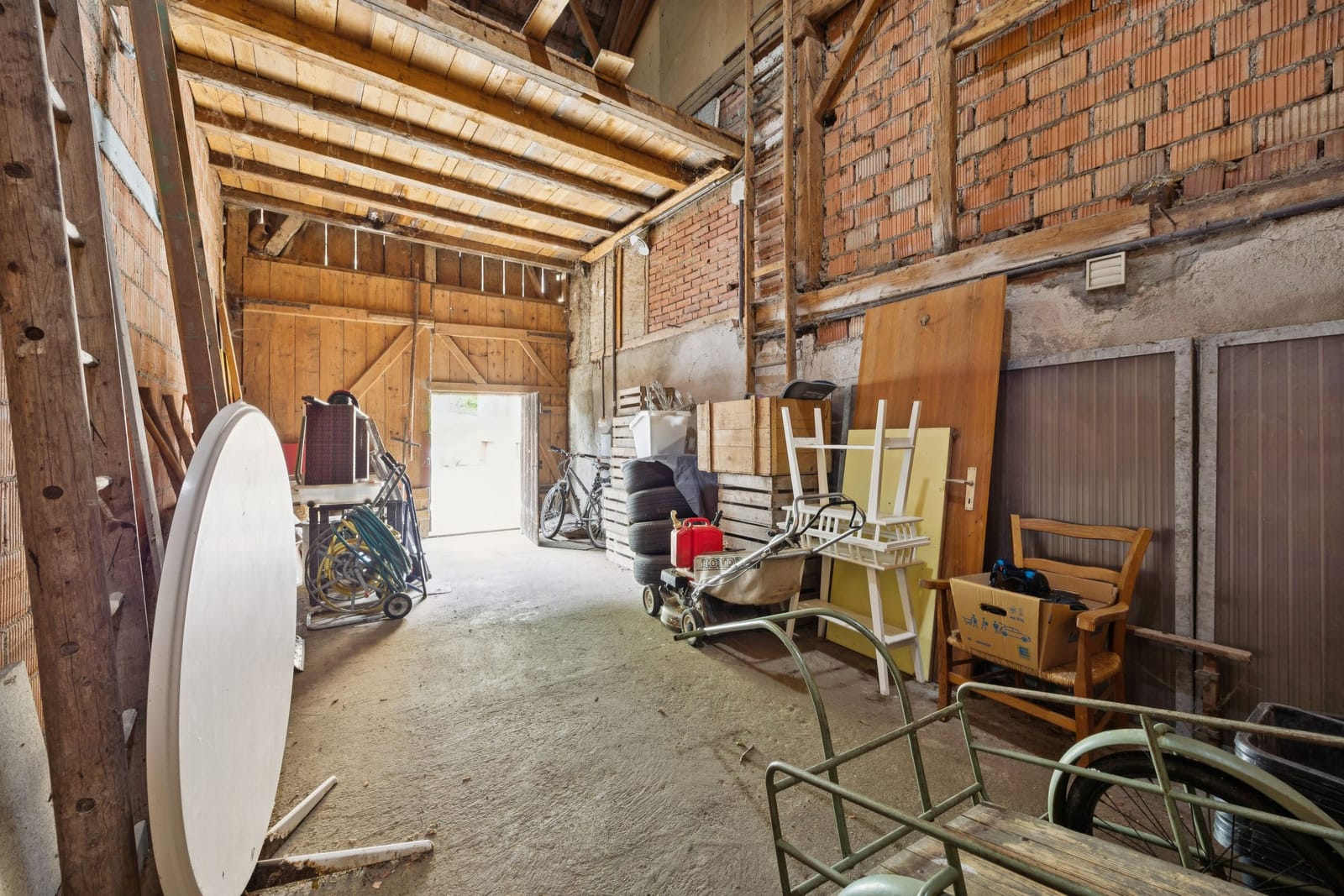 Grosszügiges 7-Zimmer-Haus in Leibstadt mit grosser Dachterrasse und viel Potenzial — Ansicht 14