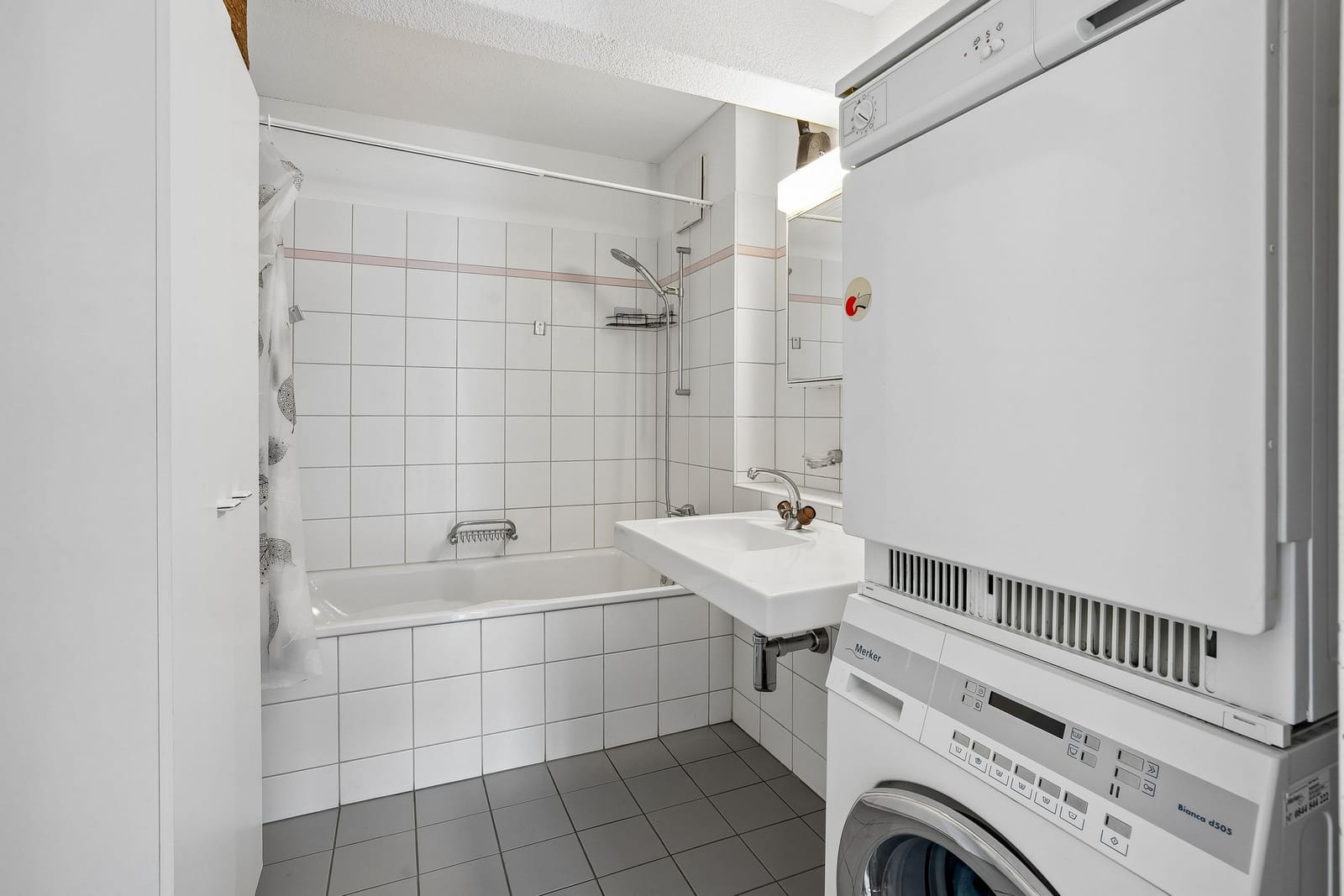 Wohnen über den Dächern von Baden – Exklusive 2.5-Zimmer-Wohnung mit Weitblick — Ansicht 8