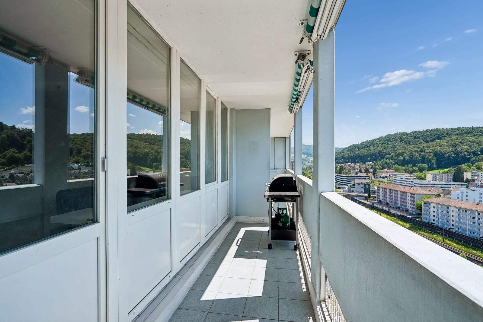Wohnen über den Dächern von Baden – Exklusive 2.5-Zimmer-Wohnung mit Weitblick — Ansicht 11