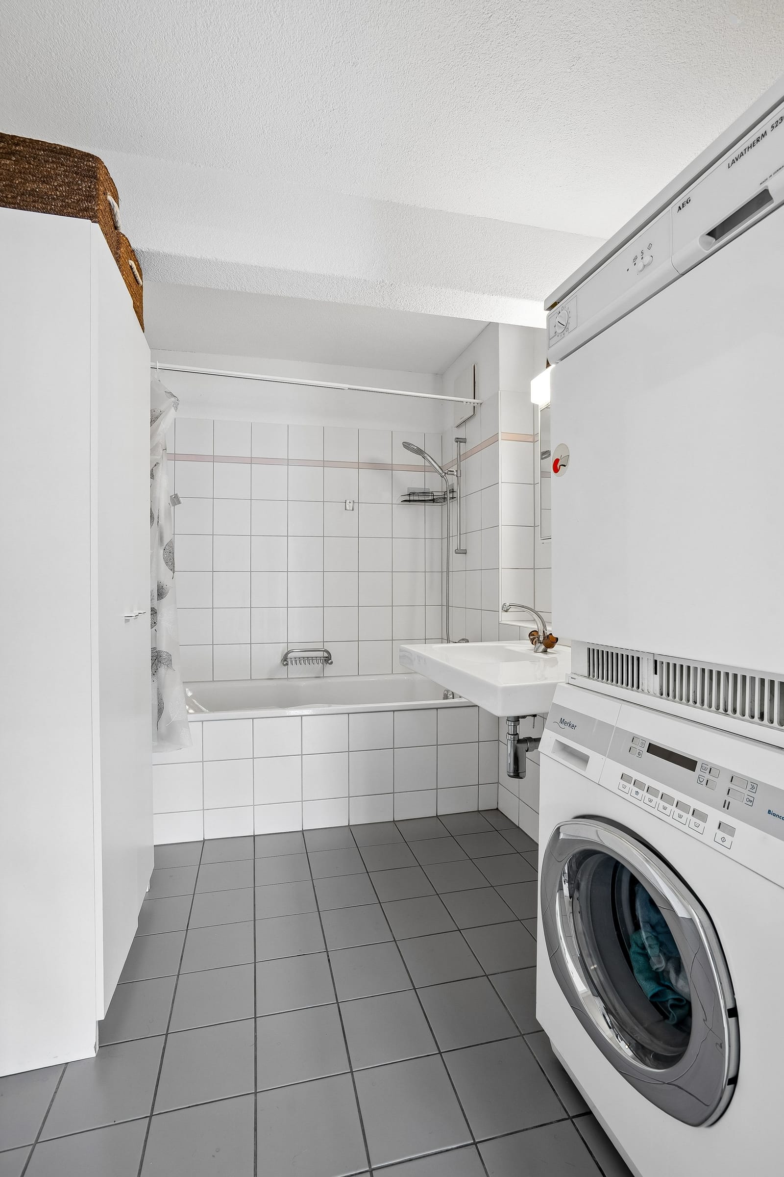 Wohnen über den Dächern von Baden – Exklusive 2.5-Zimmer-Wohnung mit Weitblick — Ansicht 18