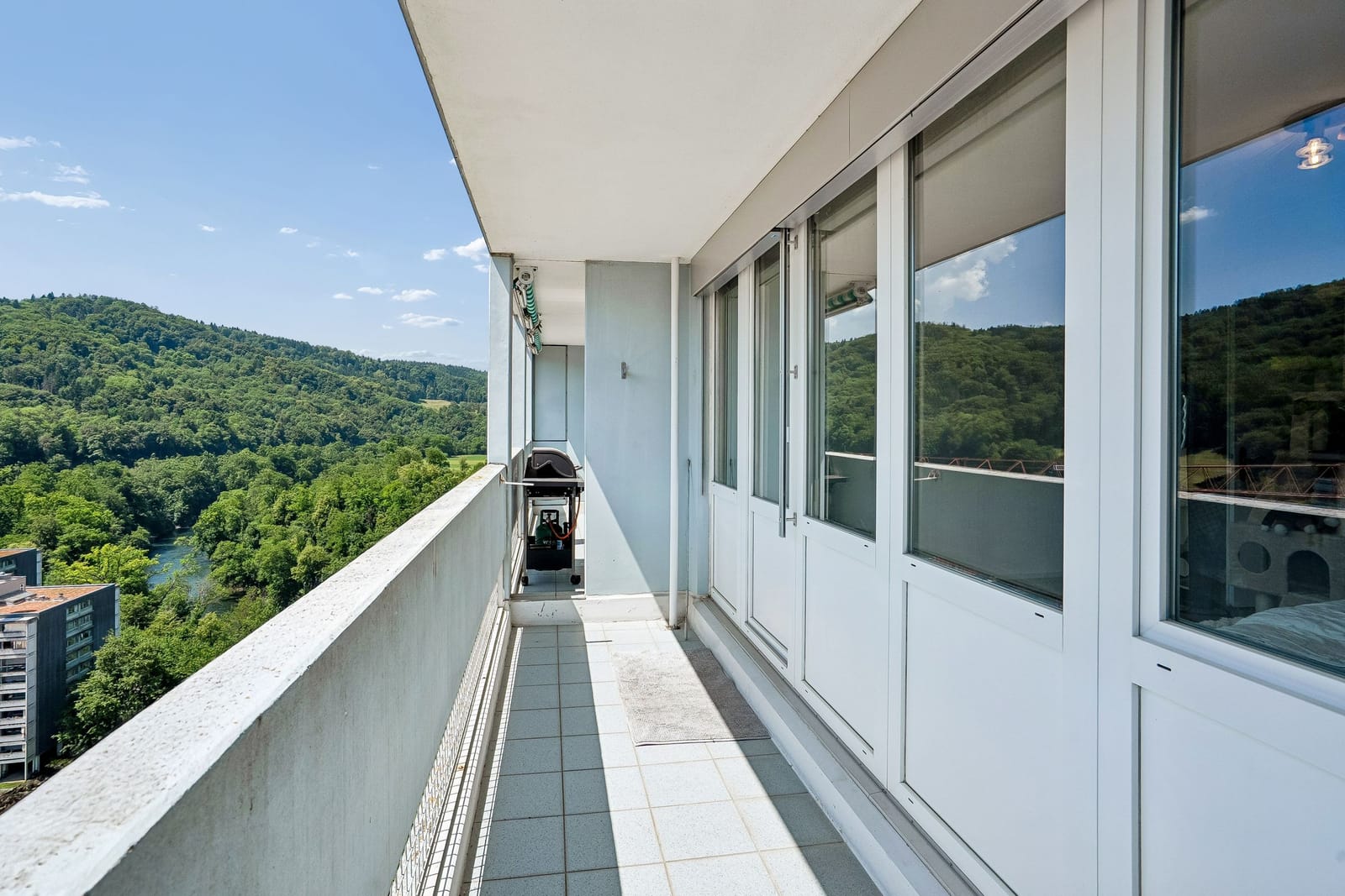 Wohnen über den Dächern von Baden – Exklusive 2.5-Zimmer-Wohnung mit Weitblick — Ansicht 7