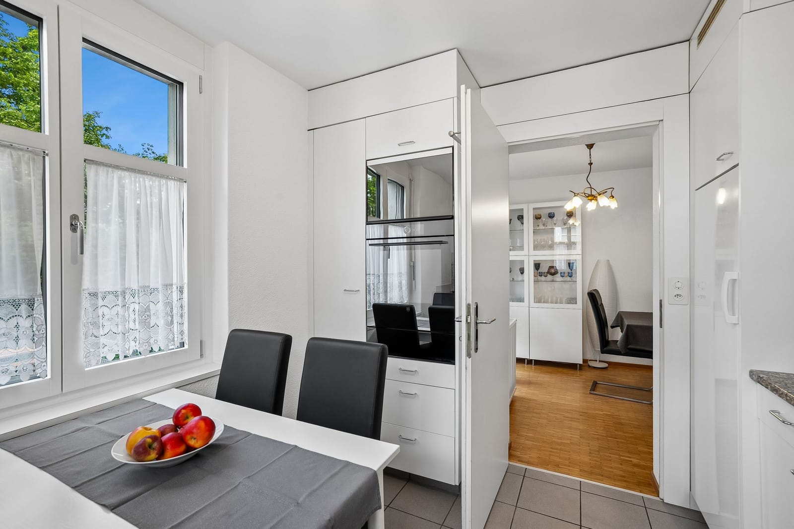 Gartenwohnung mit Einfamilienhausgefühl – 260 m² Privatgarten — Ansicht 6
