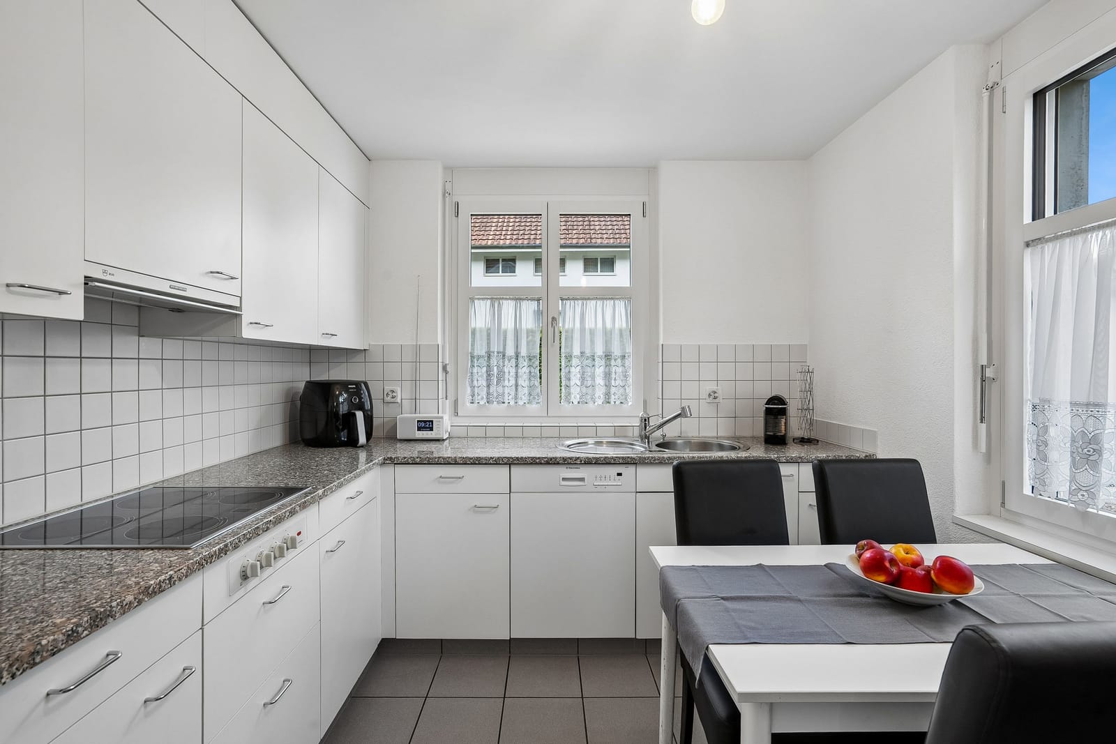 Gartenwohnung mit Einfamilienhausgefühl – 260 m² Privatgarten — Ansicht 5