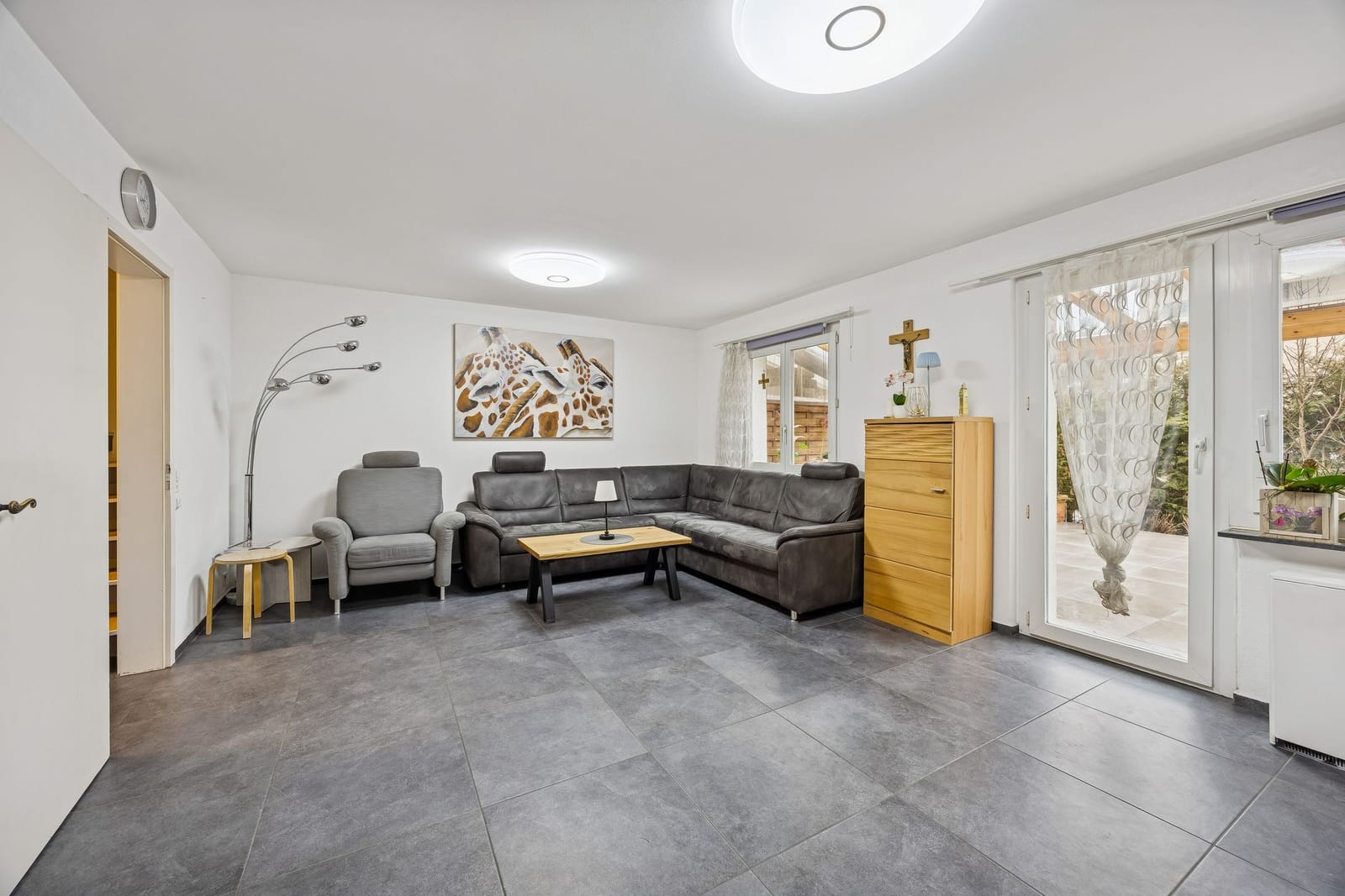 Renoviertes 5.5-Zimmer-Reihenhaus mit 166 m² Gesamtfläche & grosser Terrasse — Ansicht 3