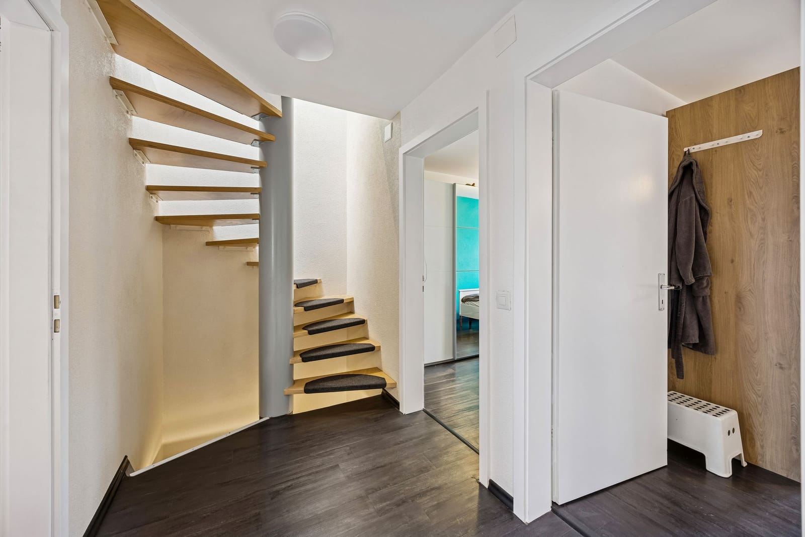Renoviertes 5.5-Zimmer-Reihenhaus mit 166 m² Gesamtfläche & grosser Terrasse — Ansicht 23