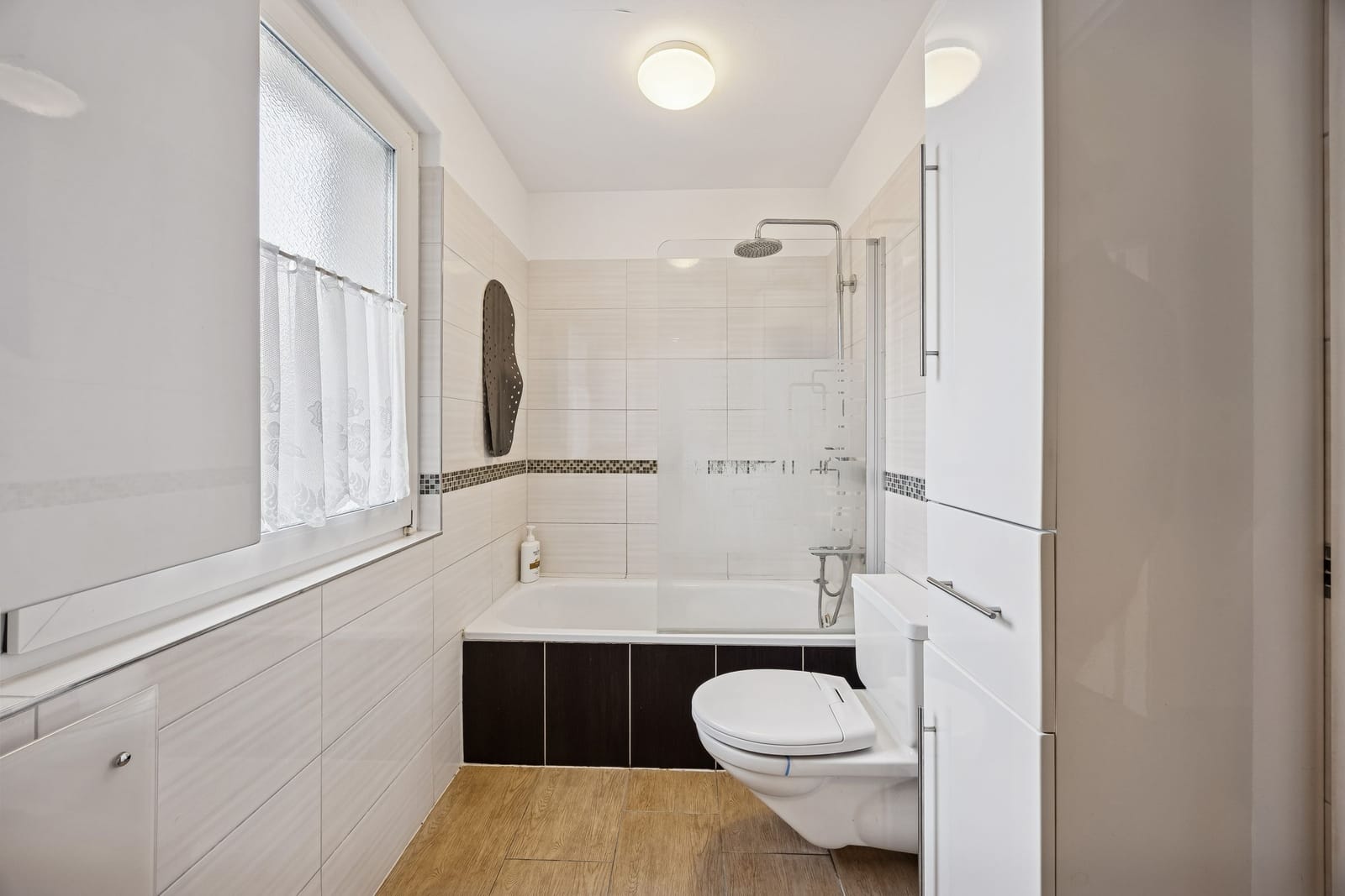 Renoviertes 5.5-Zimmer-Reihenhaus mit 166 m² Gesamtfläche & grosser Terrasse — Ansicht 5