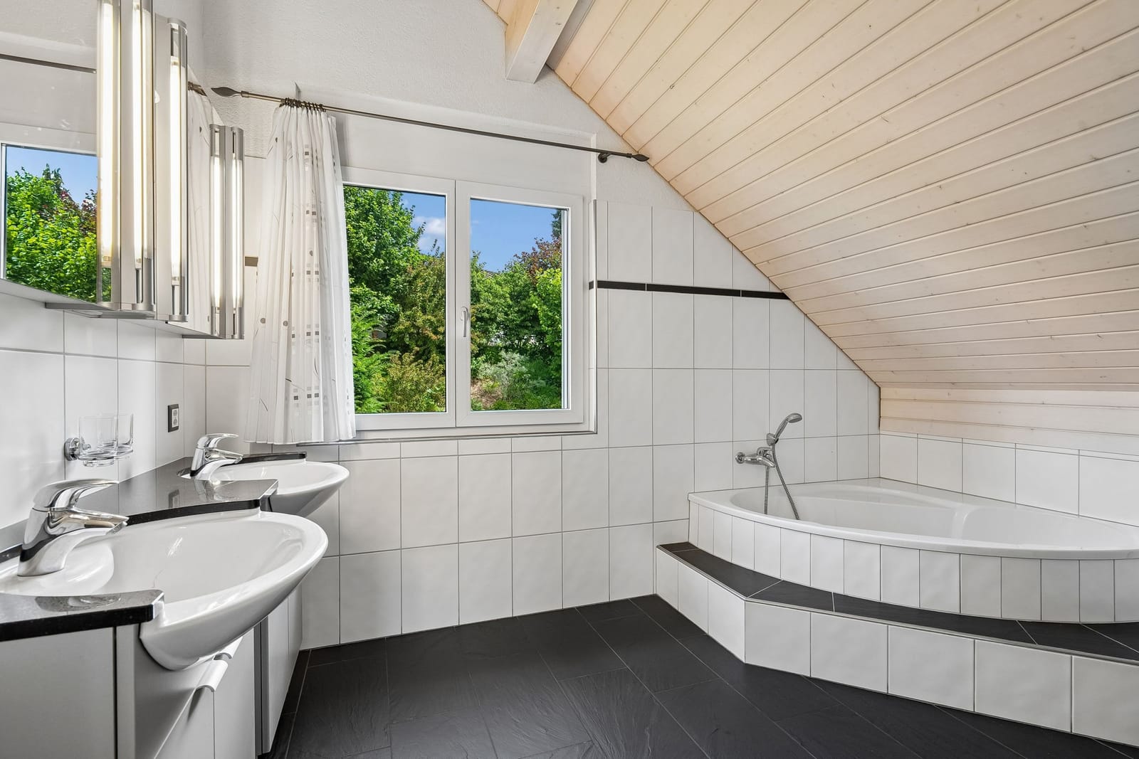 Einziehen und wohlfühlen – gepflegtes 5.5 Zimmer Einfamilienhaus — Ansicht 8