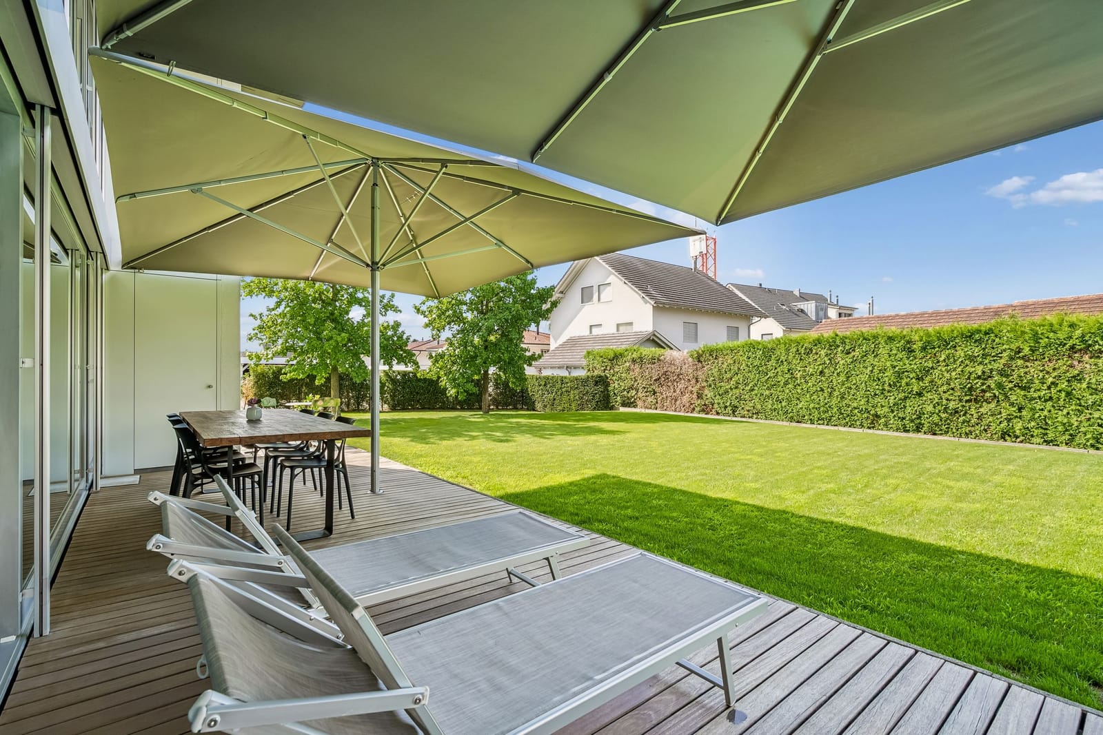 Wohnen wie im Ferienresort – Architektenhaus mit Pool und Garten — Ansicht 3