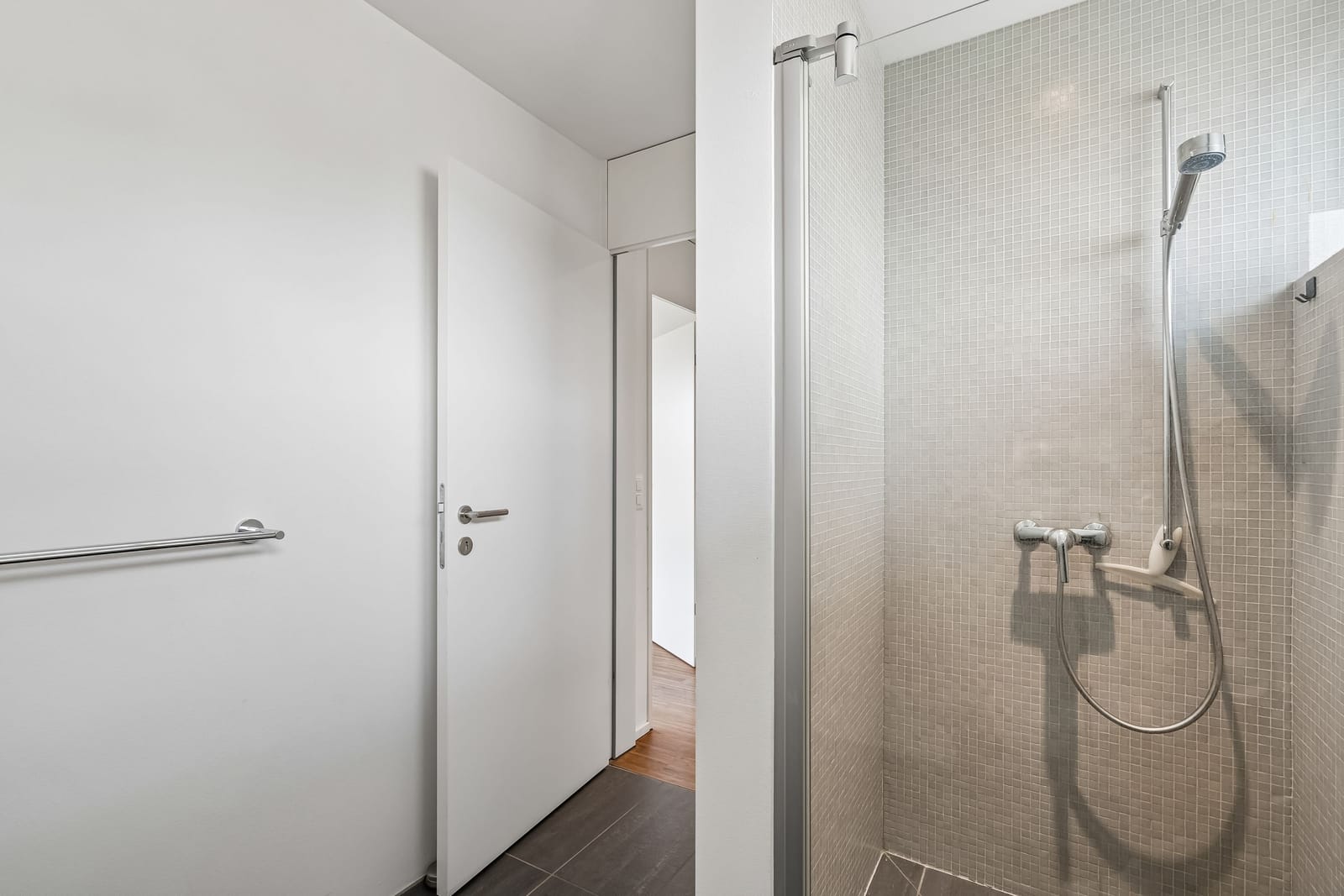 Wohnen wie im Ferienresort – Architektenhaus mit Pool und Garten — Ansicht 21