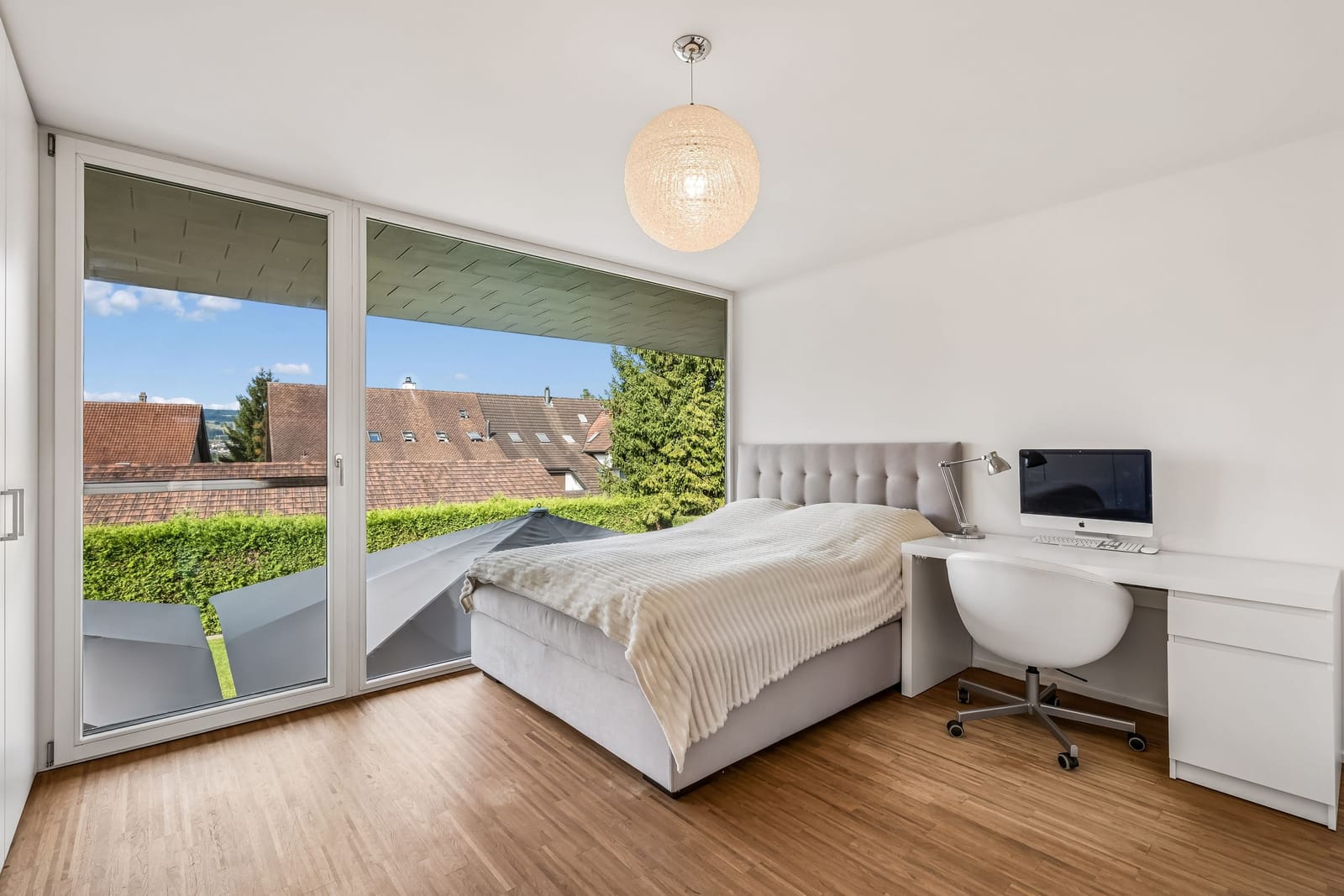 Wohnen wie im Ferienresort – Architektenhaus mit Pool und Garten — Ansicht 17