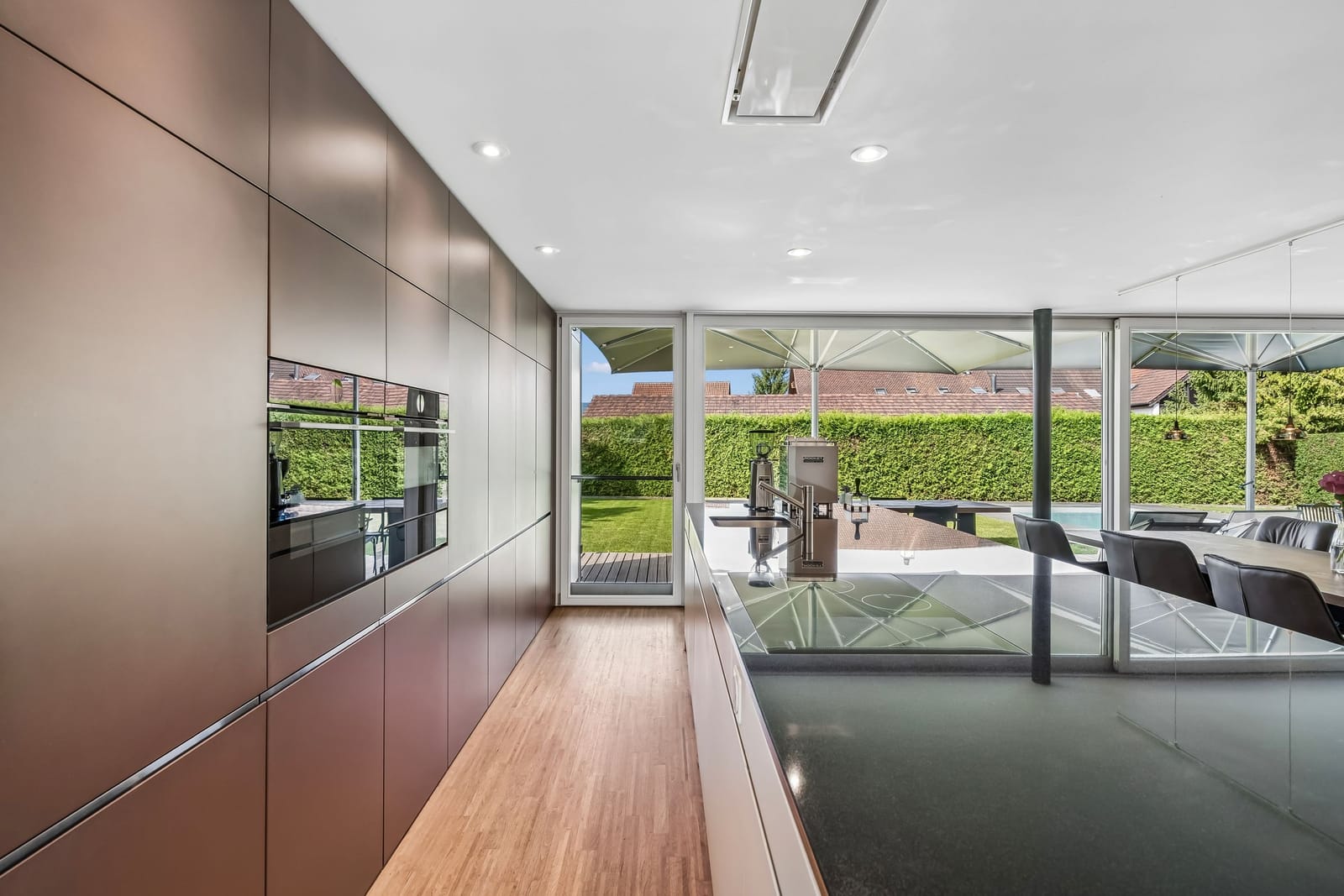 Wohnen wie im Ferienresort – Architektenhaus mit Pool und Garten — Ansicht 8
