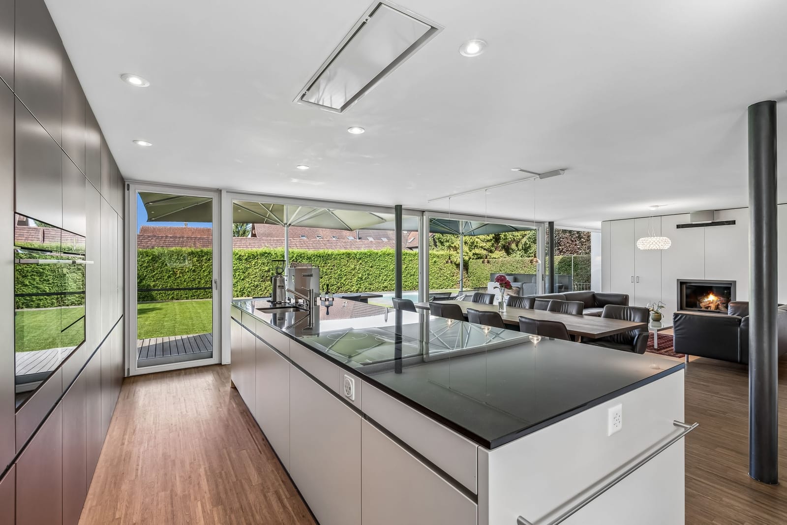 Wohnen wie im Ferienresort – Architektenhaus mit Pool und Garten — Ansicht 7
