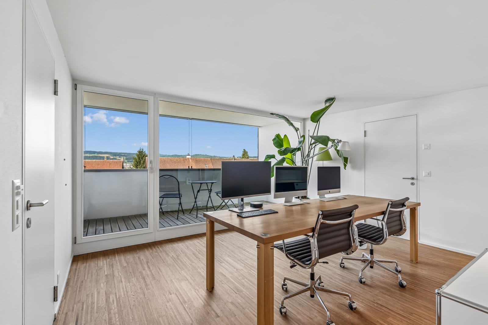 Wohnen wie im Ferienresort – Architektenhaus mit Pool und Garten — Ansicht 24