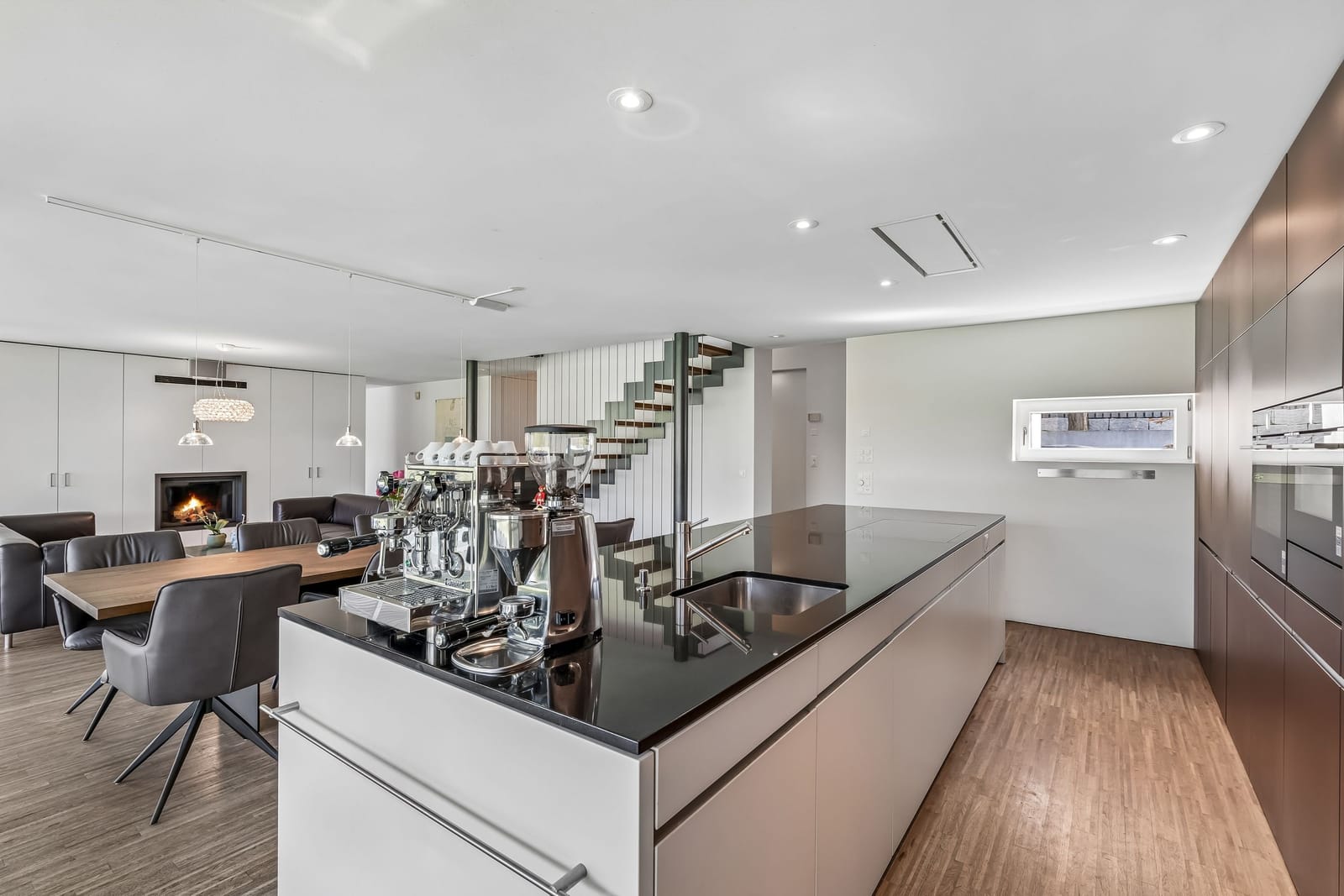 Wohnen wie im Ferienresort – Architektenhaus mit Pool und Garten — Ansicht 10