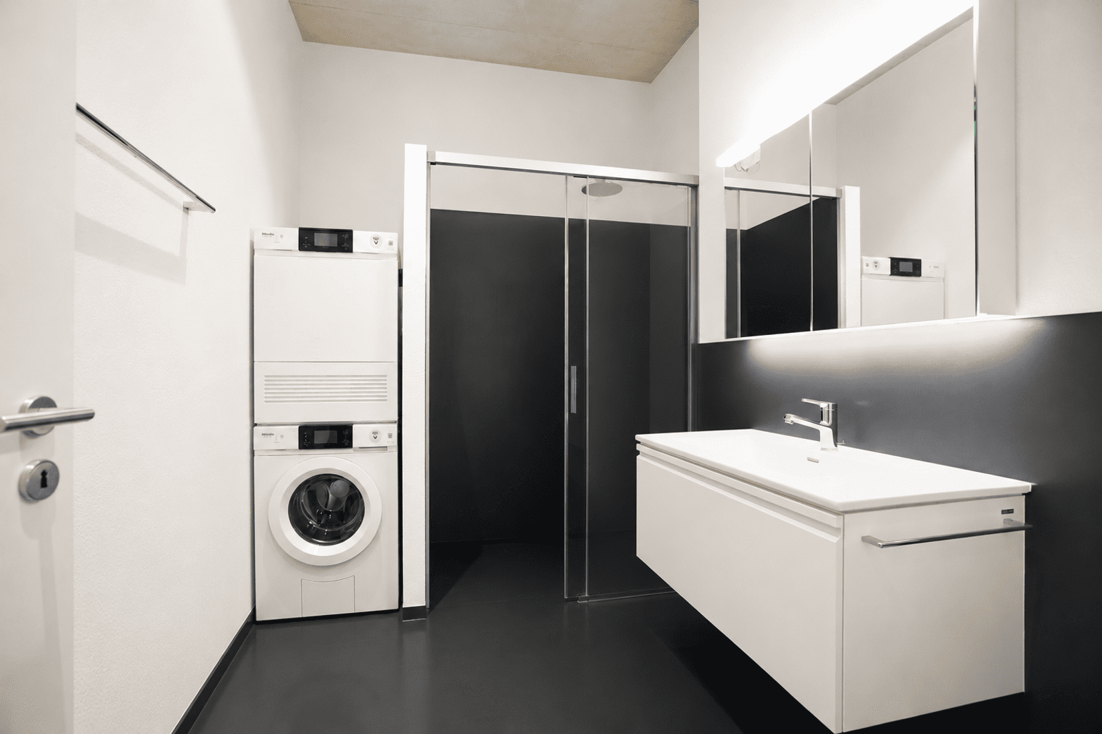 Historisches Bijou mit modernem Ausbaustandard – 2.5-Zimmer-Wohnung mit Balkon — Ansicht 3