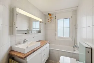 Objektbild Haldenstrasse 2, 8182 Hochfelden