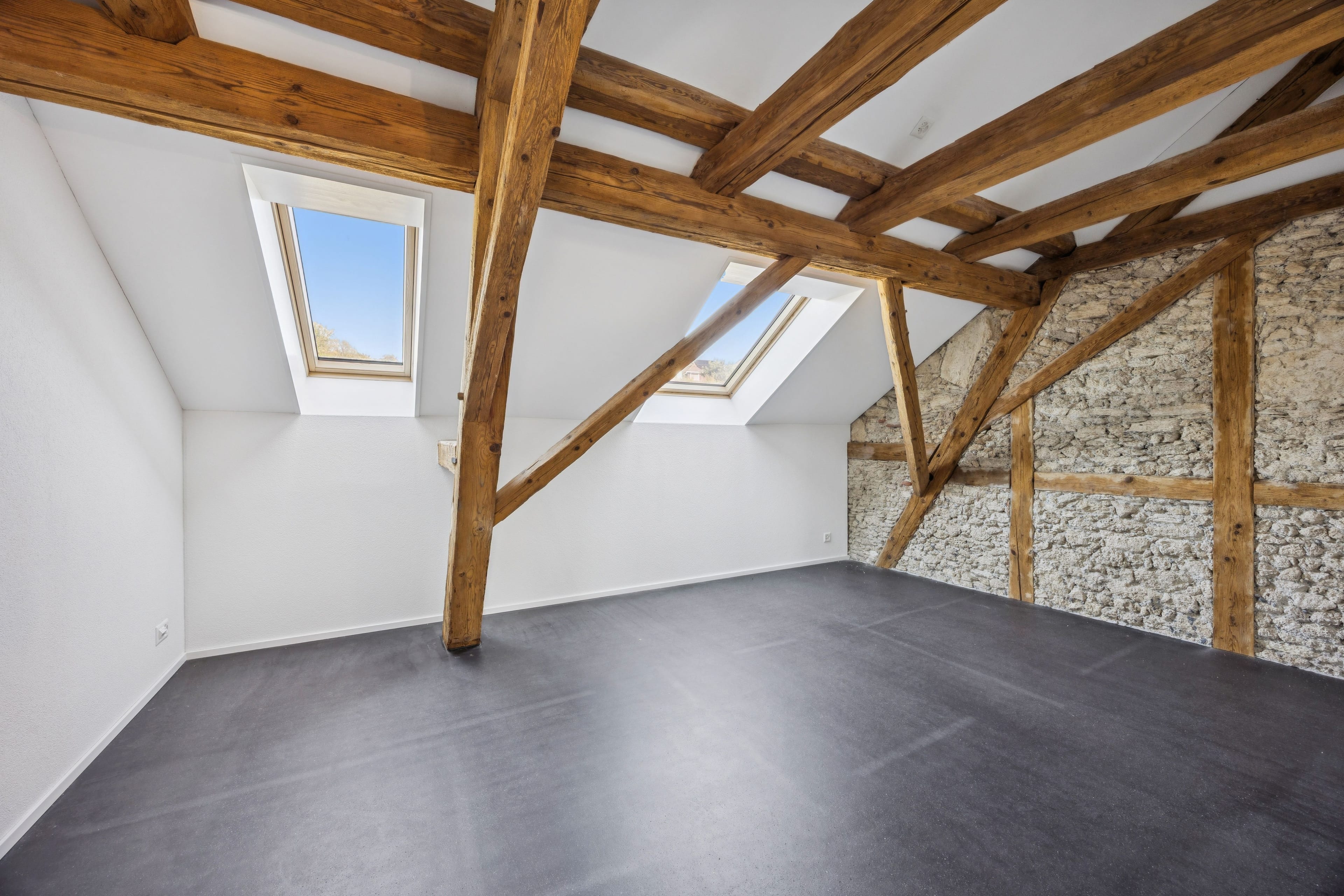 Exklusive 5.5-Zimmer-Dach-Maisonette mit Charme - 16