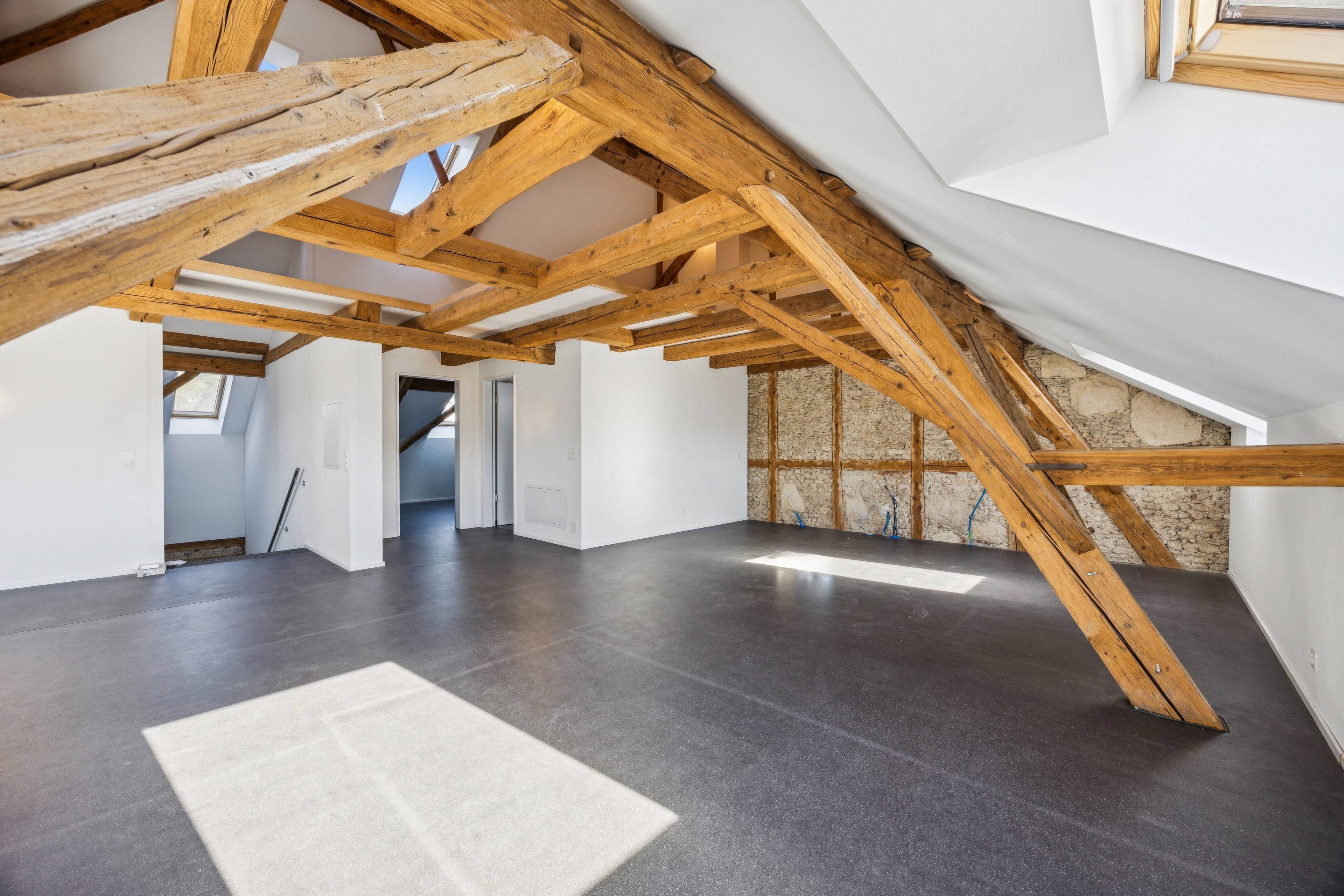 Exklusive 5.5-Zimmer-Dach-Maisonette mit Charme - 15