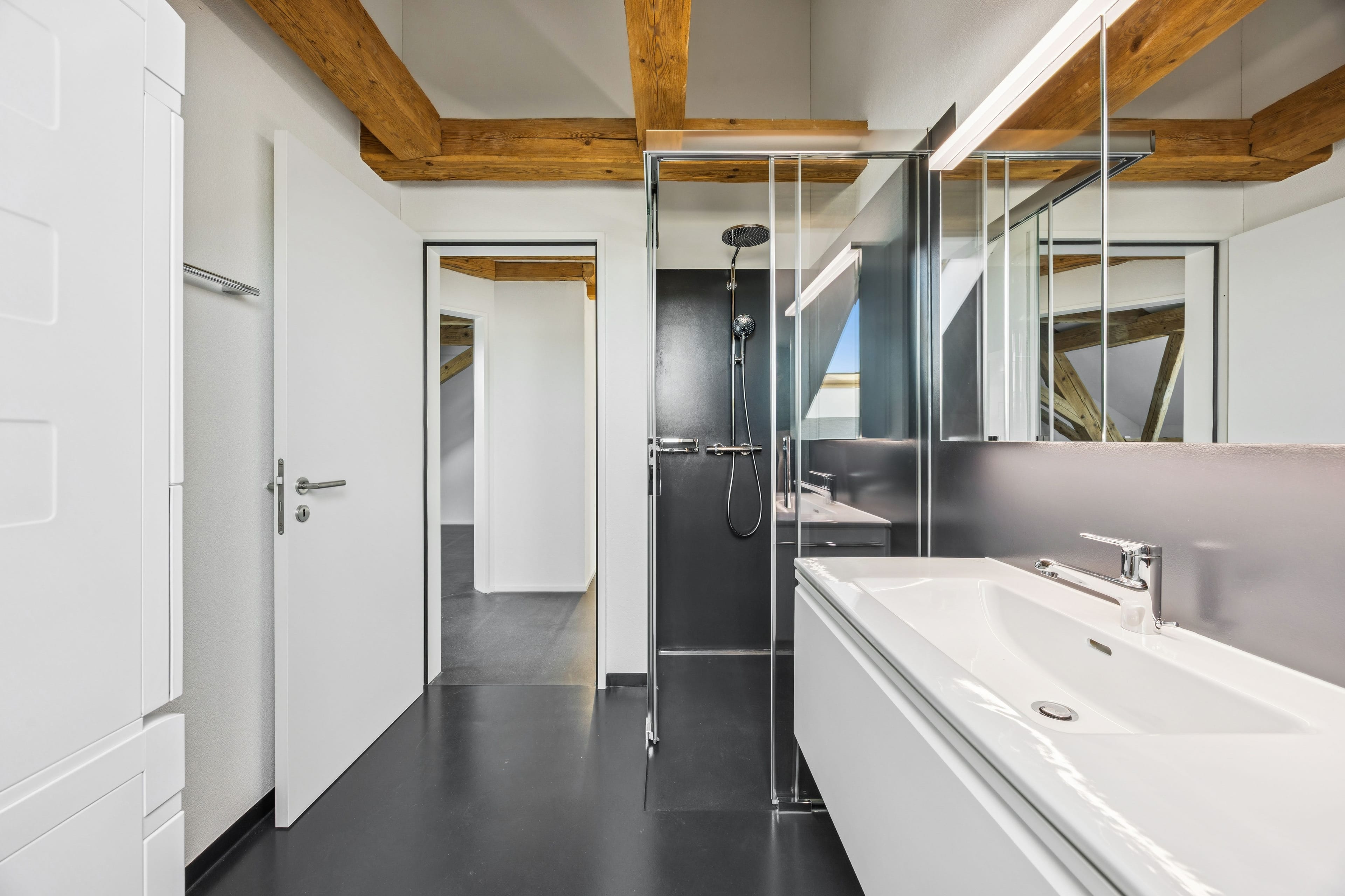 Exklusive 5.5-Zimmer-Dach-Maisonette mit Charme - 12